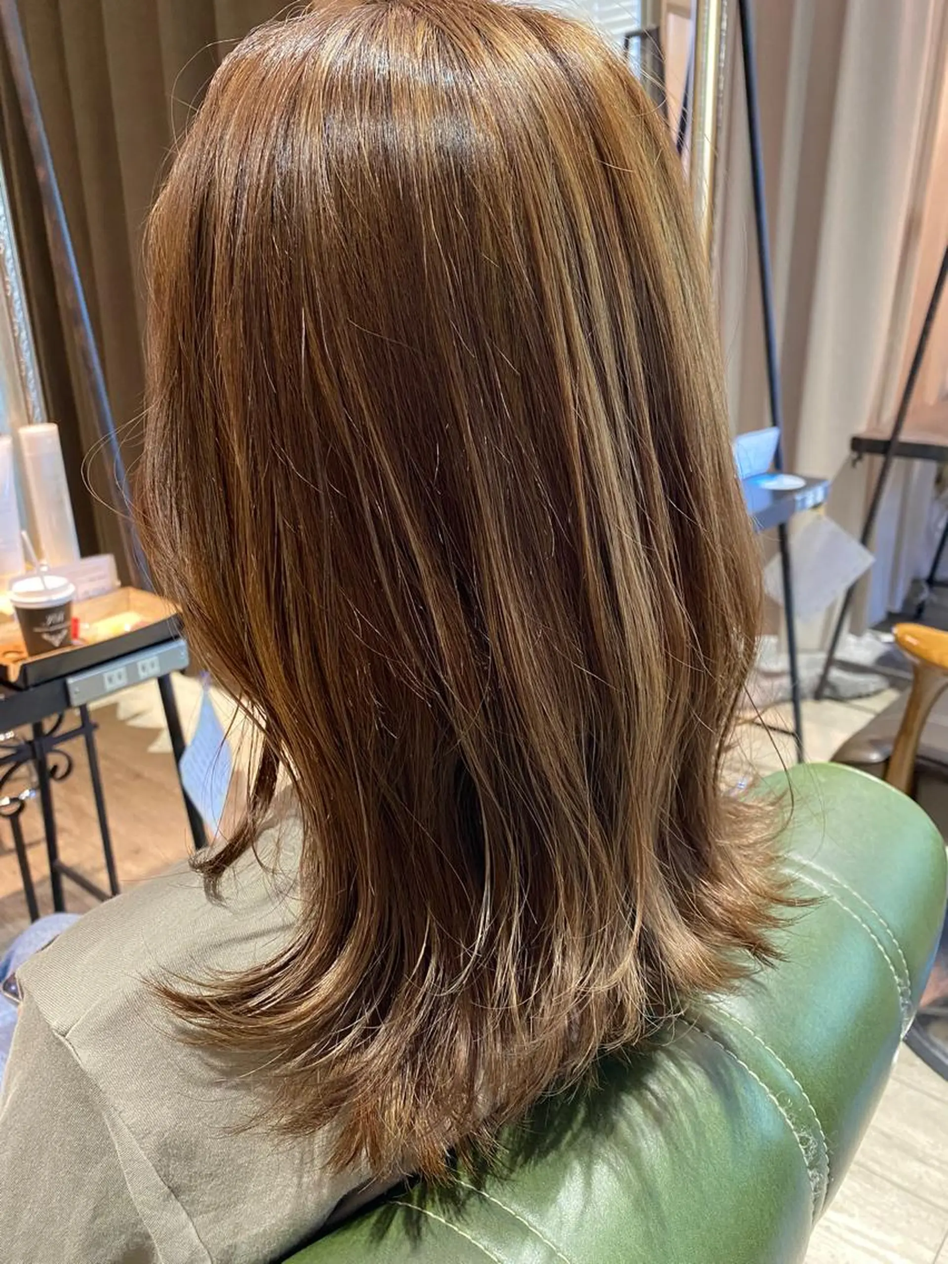 ミディアム カラー ヘアアレンジ ベージュカラー ハイライトカラー ハイライト カット 瀧尻 光のヘアスタイル