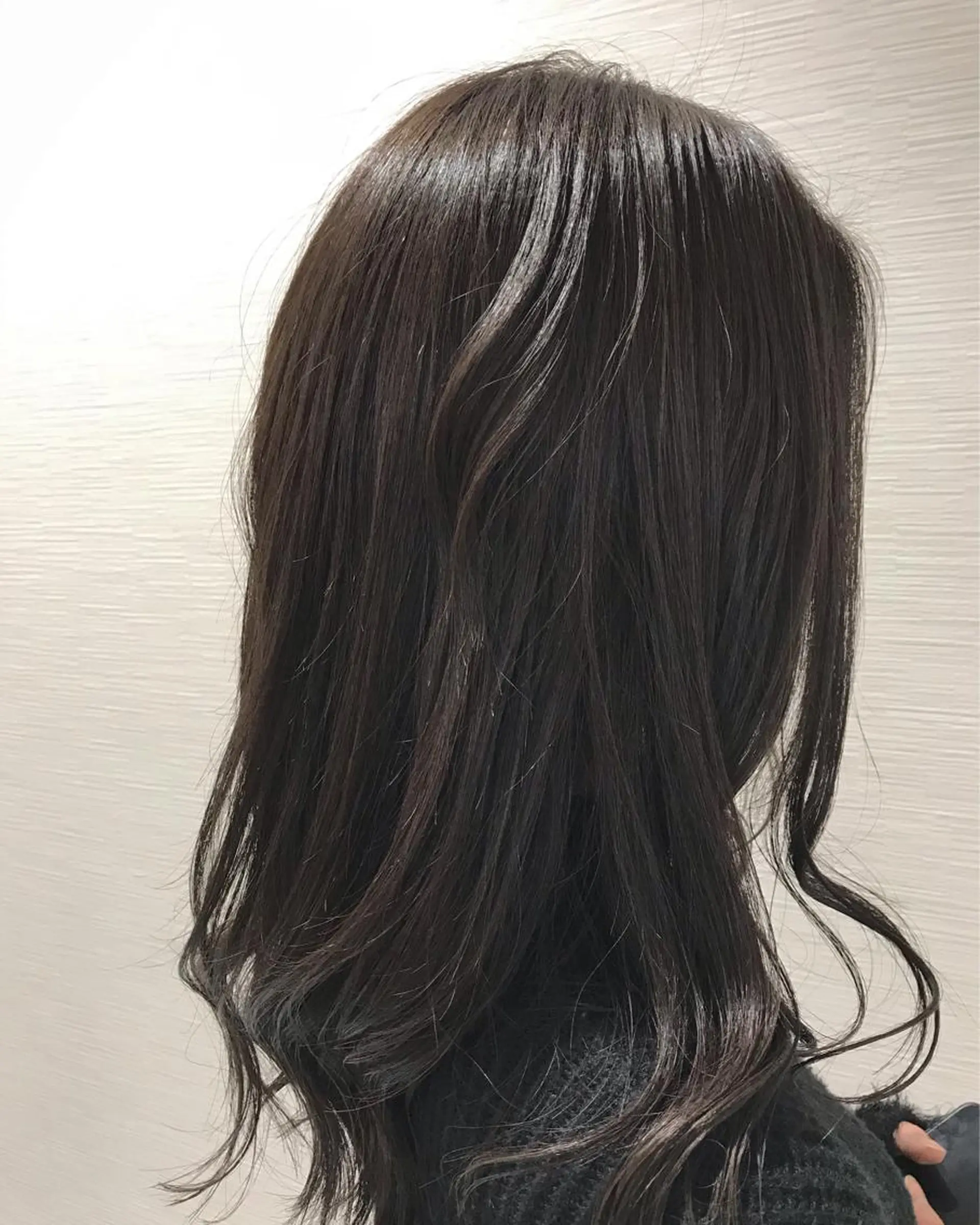 セミロング カラー アッシュ ブラウンカラー 透明感カラー シルバー 【東北メンズヘア1 位受賞🥇】本間祐太のヘアスタイル