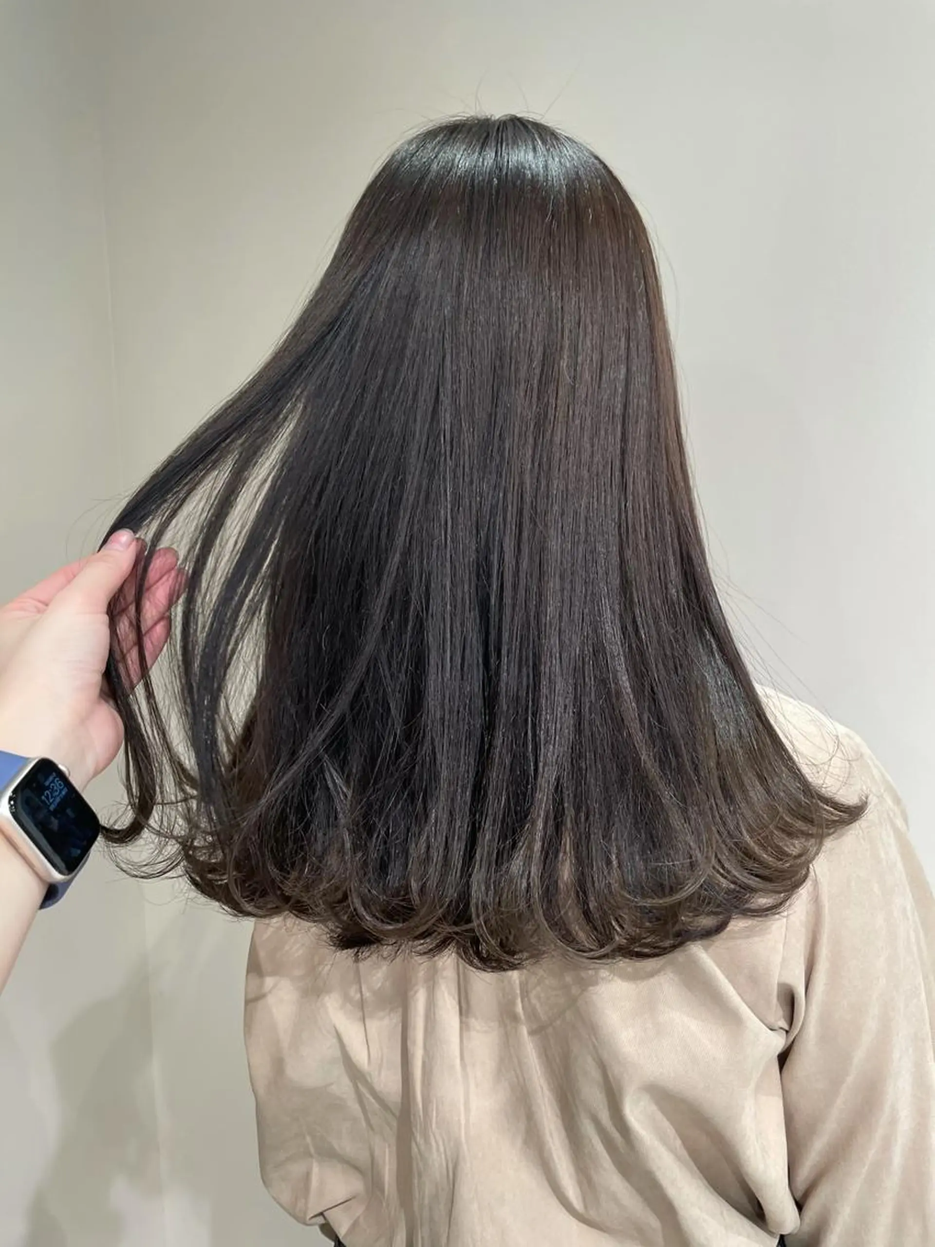 セミロング カラー 透明感カラー グレージュ ヘアカラー トリートメント ヘッドスパ 🦋美髪／エクステ 🦋アベイクミのヘアスタイル