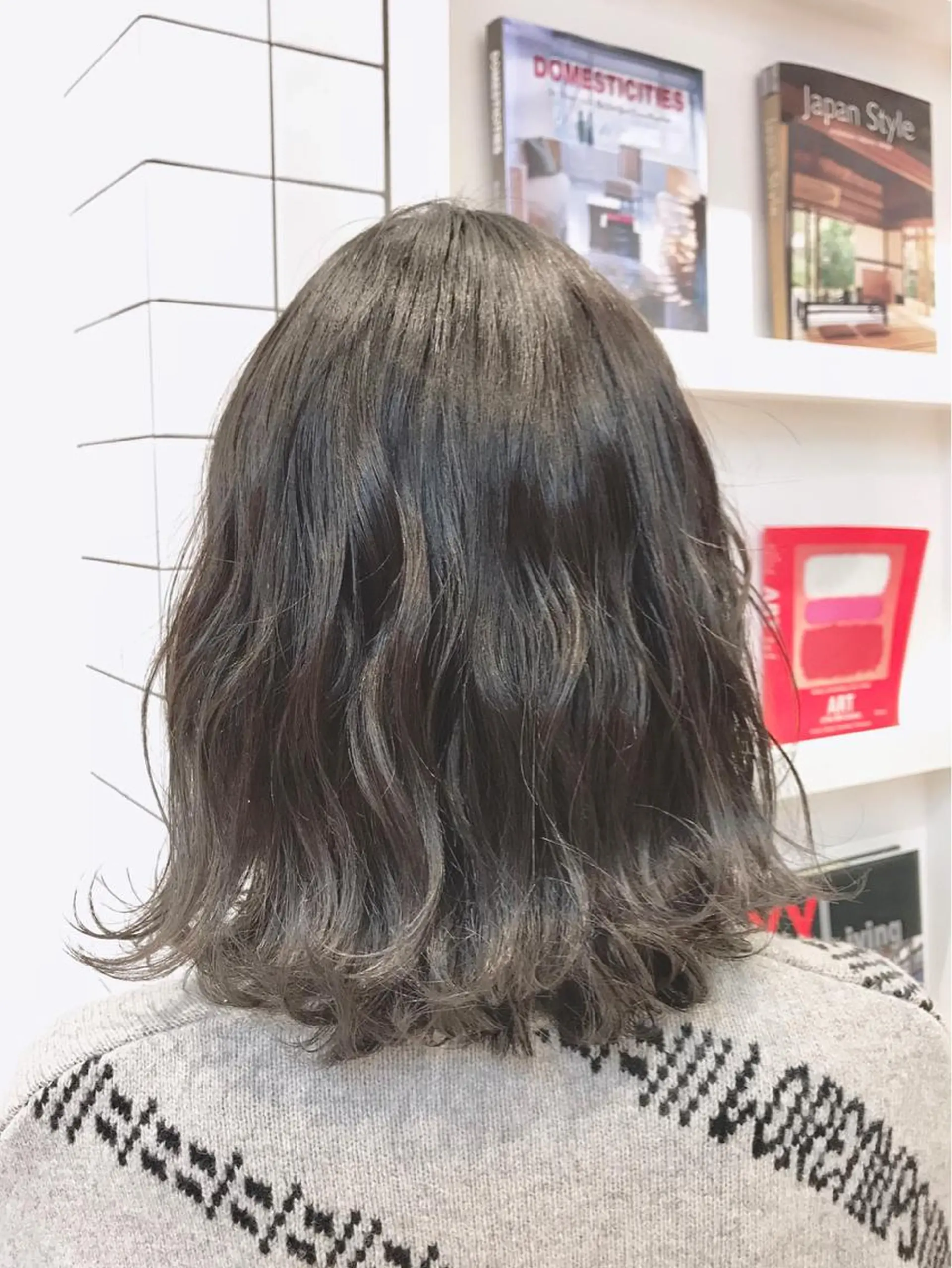 ショート カラー ダークグレー 髙橋 かすみのヘアスタイル
