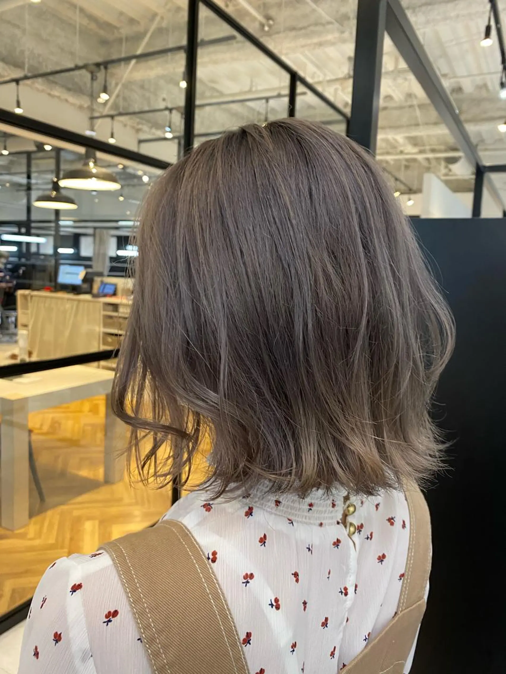ミディアム カラー グレージュ カット ヘアカラー AVANCE京橋所属・ハイトーンヘア/ 島崎　タクミのヘアスタイル