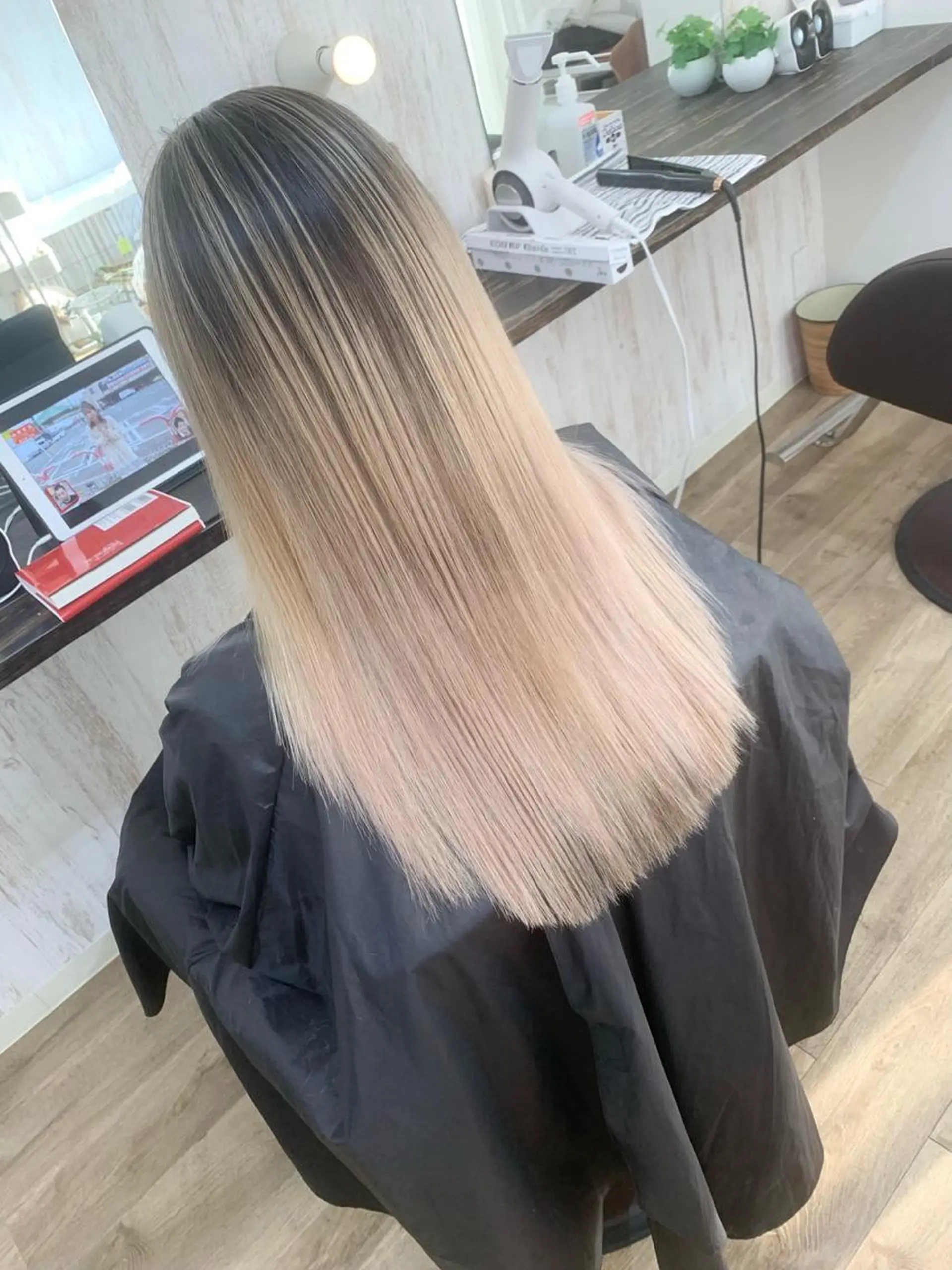 ロング カラー バレイヤージュ レイヤーカット プライベートサロン LyoN/RYOTAのヘアスタイル