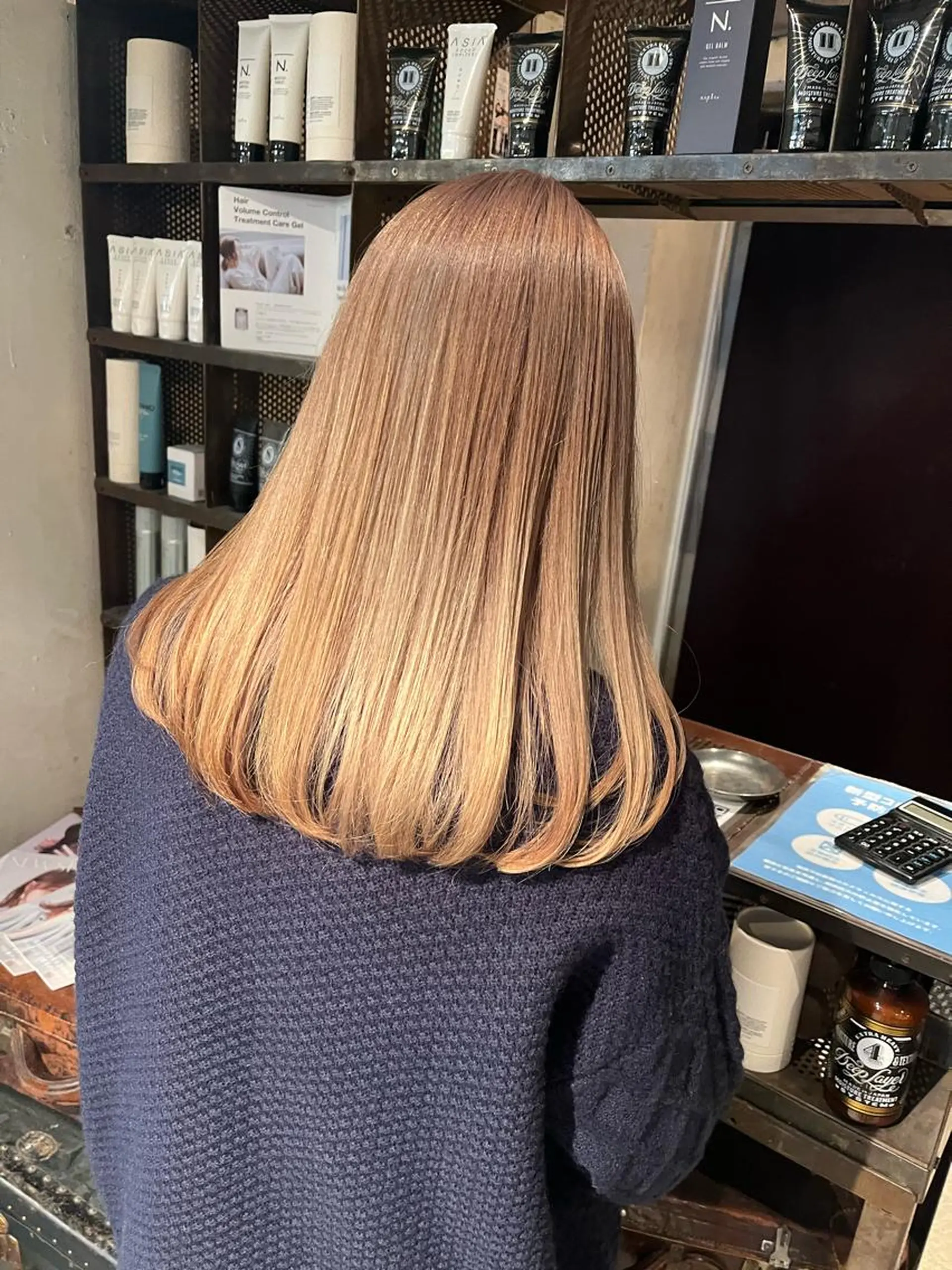 セミロング カラー ベージュカラー ブリーチ ケアブリーチ ダブルカラー ミルクティーベージュ レイヤー/グレージュ 🤍奥開梨恵のヘアスタイル