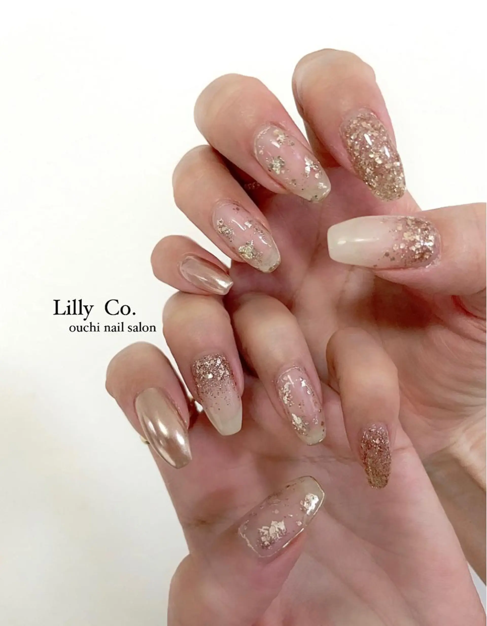 ネイル フットネイル ゴールド ハンドネイル ハンドケア Lilly Co.のネイルデザイン