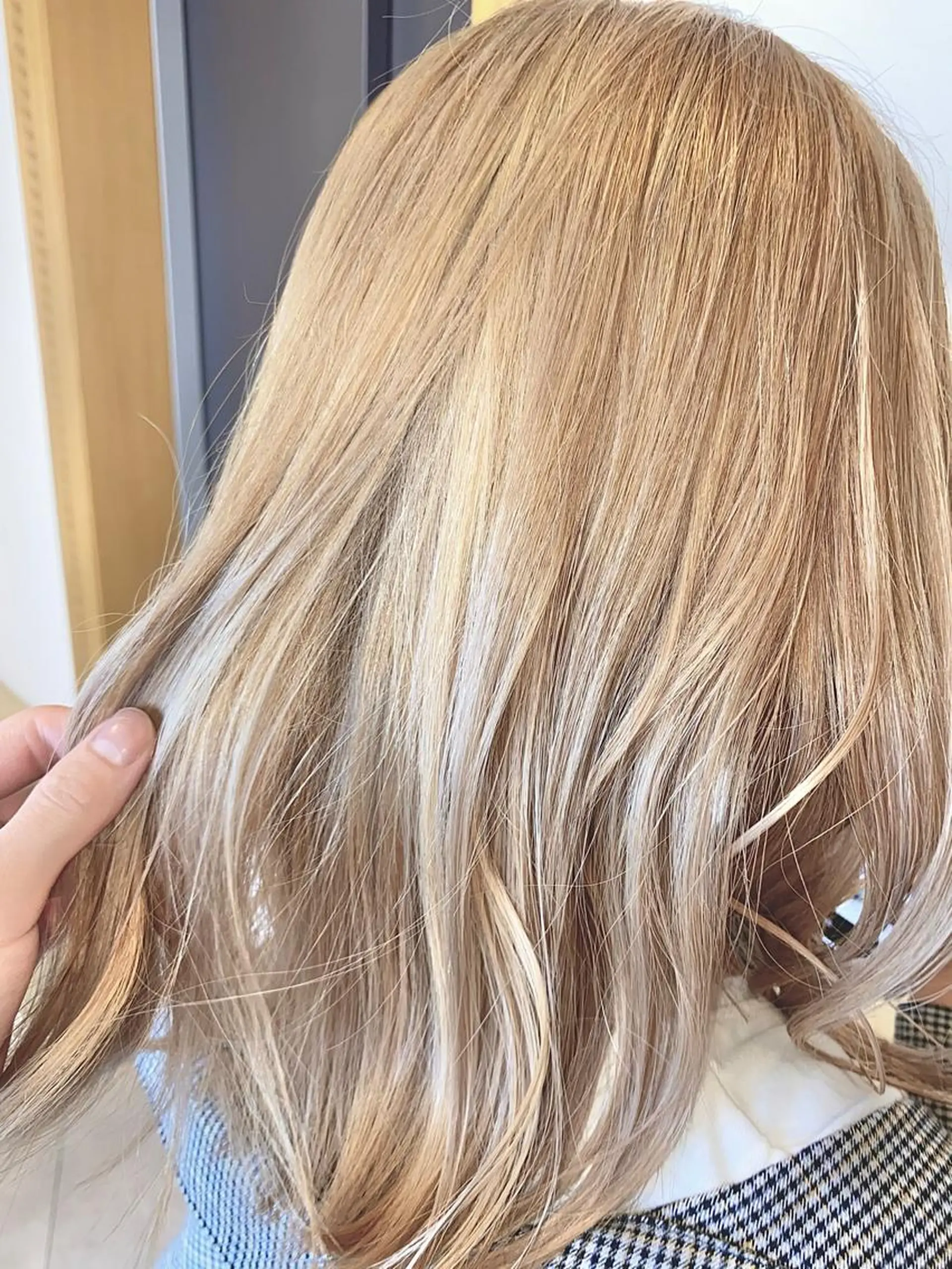 ミディアム 大阪ウルフカット ハッシュカットのヘアスタイル