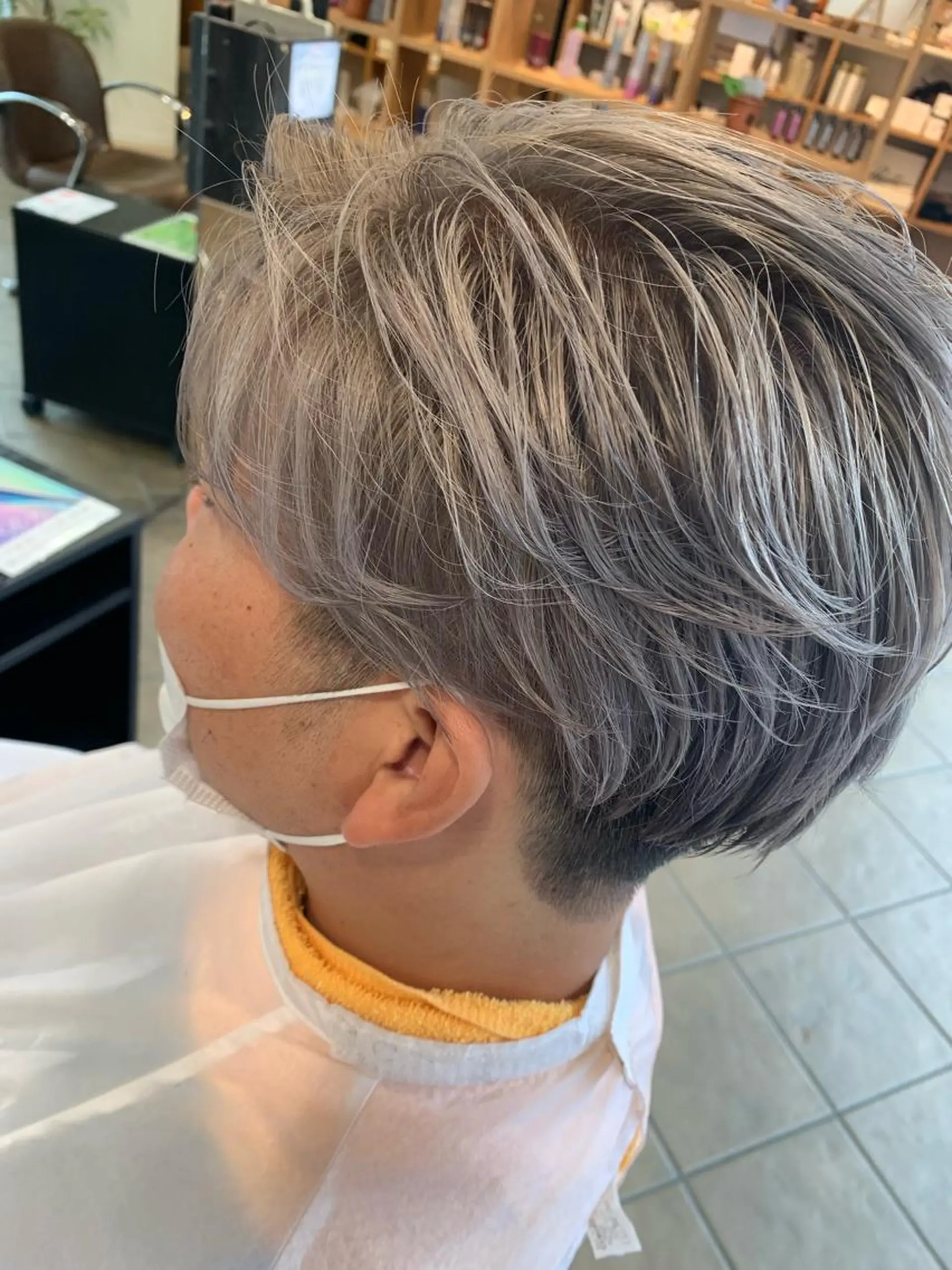 ショート カラー メンズ ベージュカラー シルバー シルバーベージュ Ripps長居所属・メテオ ／ヘアカラー 西川菜実のヘアスタイル