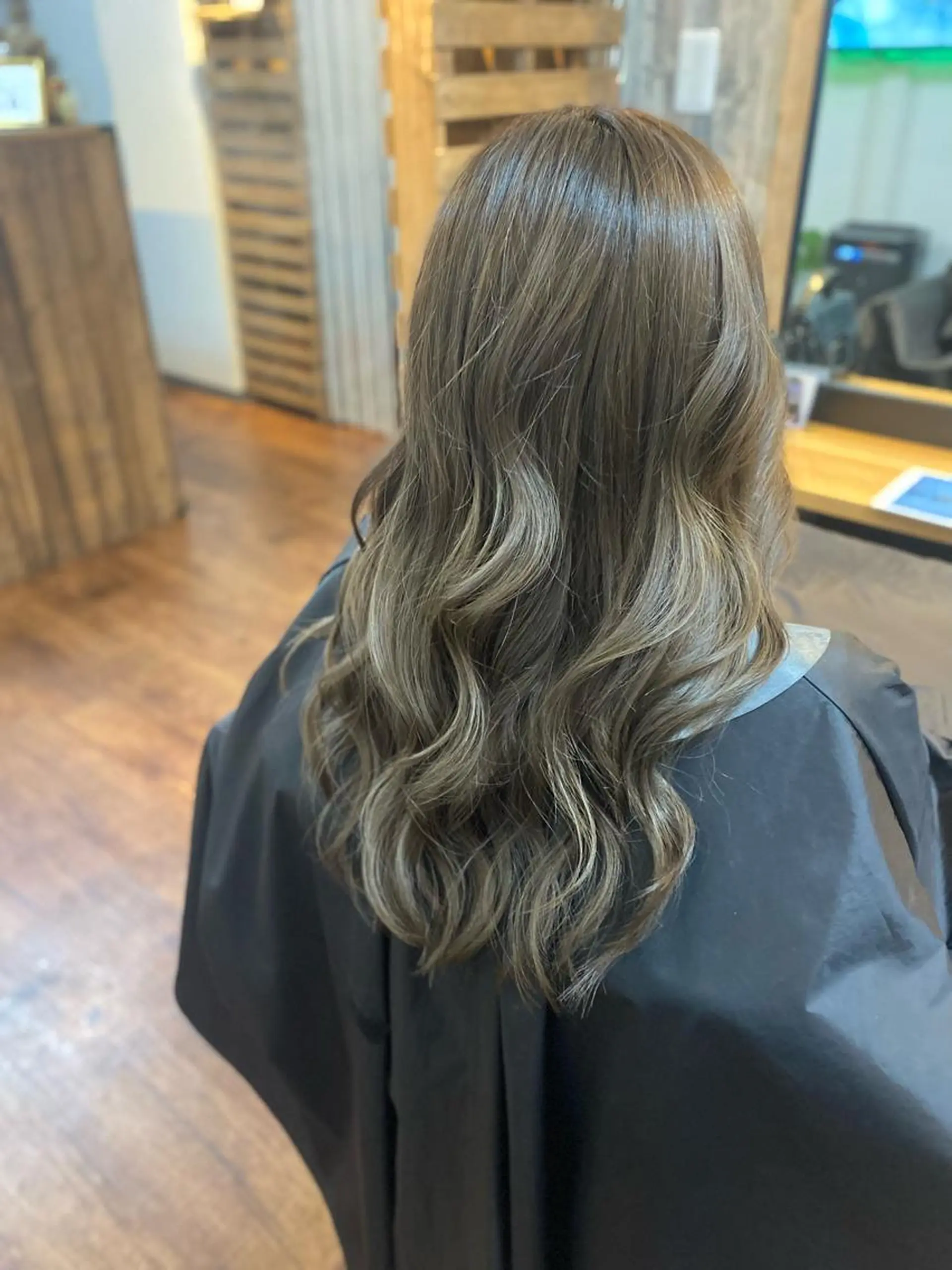 ロング カラー 透明感カラー グレージュ ハイライトカラー ハイライト Lizir  ルズィール所属・Luzir⭐︎ GEN⭐︎のヘアスタイル