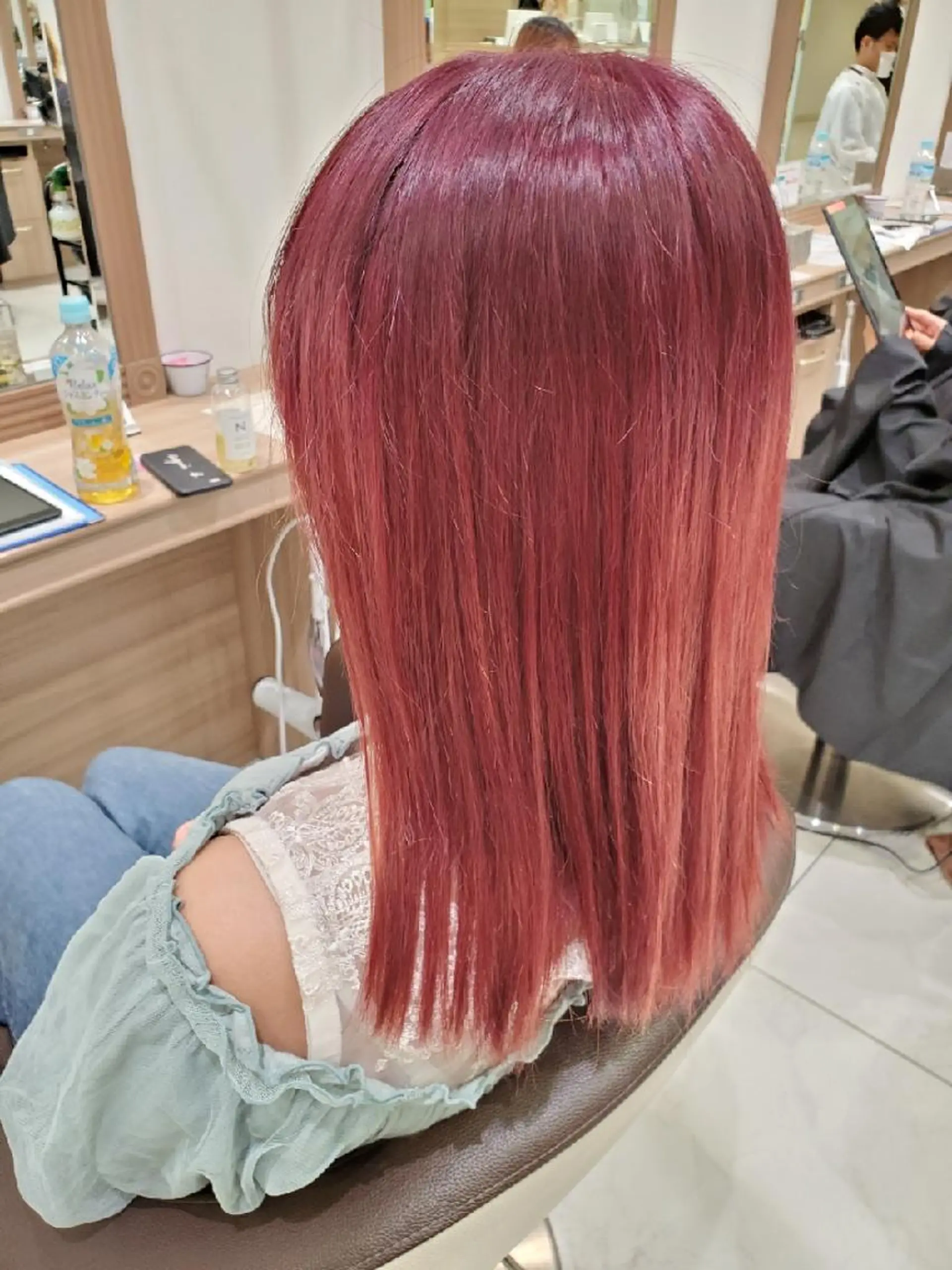 セミロング カラー ブリーチ イルミナカラー ピンクカラー 中村 和貴のヘアスタイル