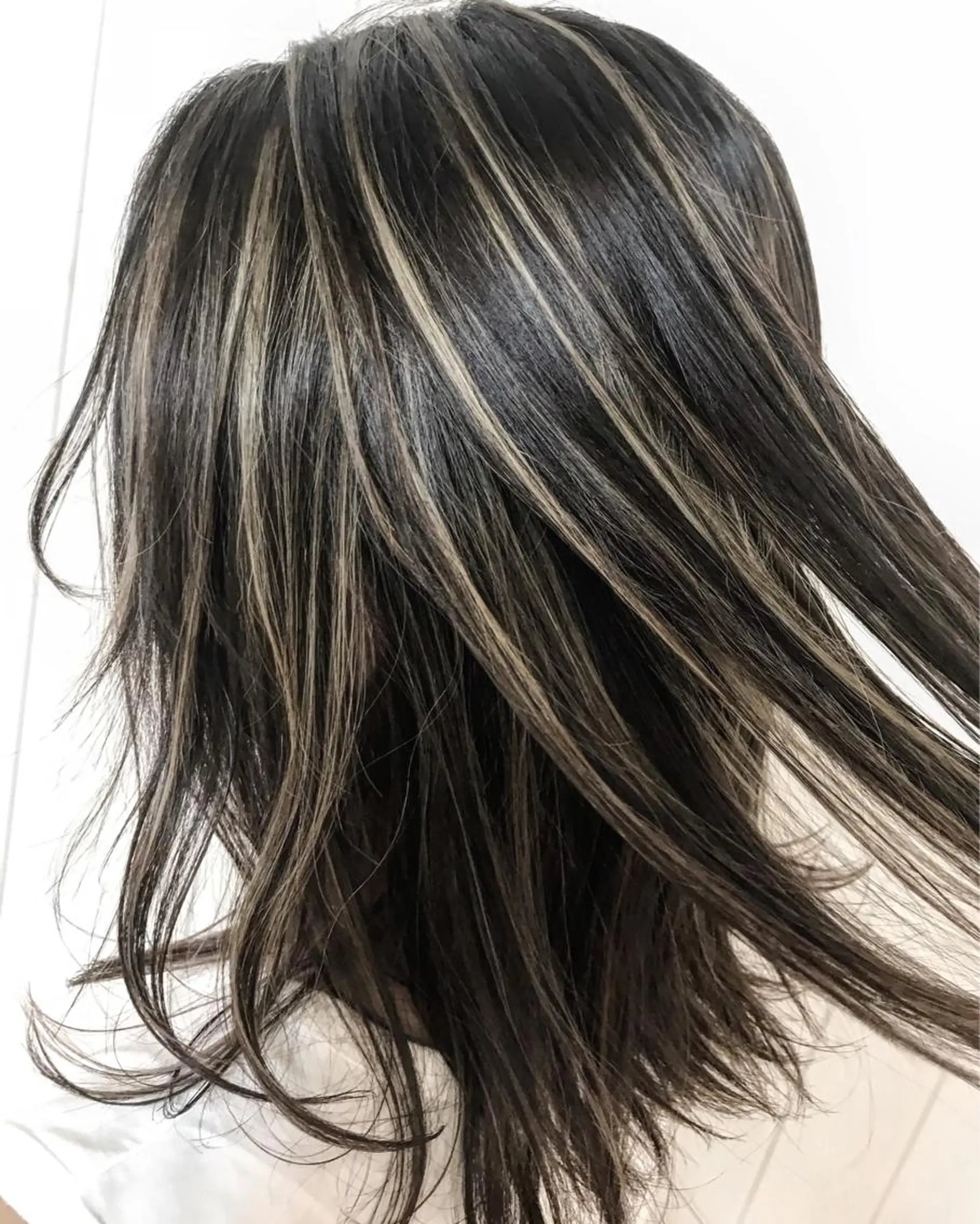 ミディアム カラー ハイライトカラー ハイライト カット ヘアカラー grow恵比寿【グロウ】髪質改善/ハイライト/ブリーチ/レイヤーカット所属・奥野 貴史　代表　レイヤーのヘアスタイル