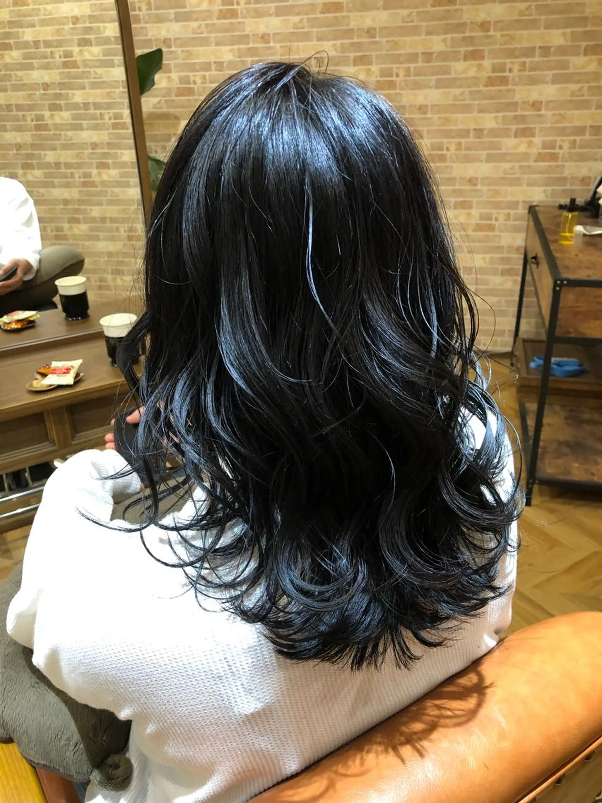 ミディアム カラー 黒髪 大沼 佑英のヘアスタイル