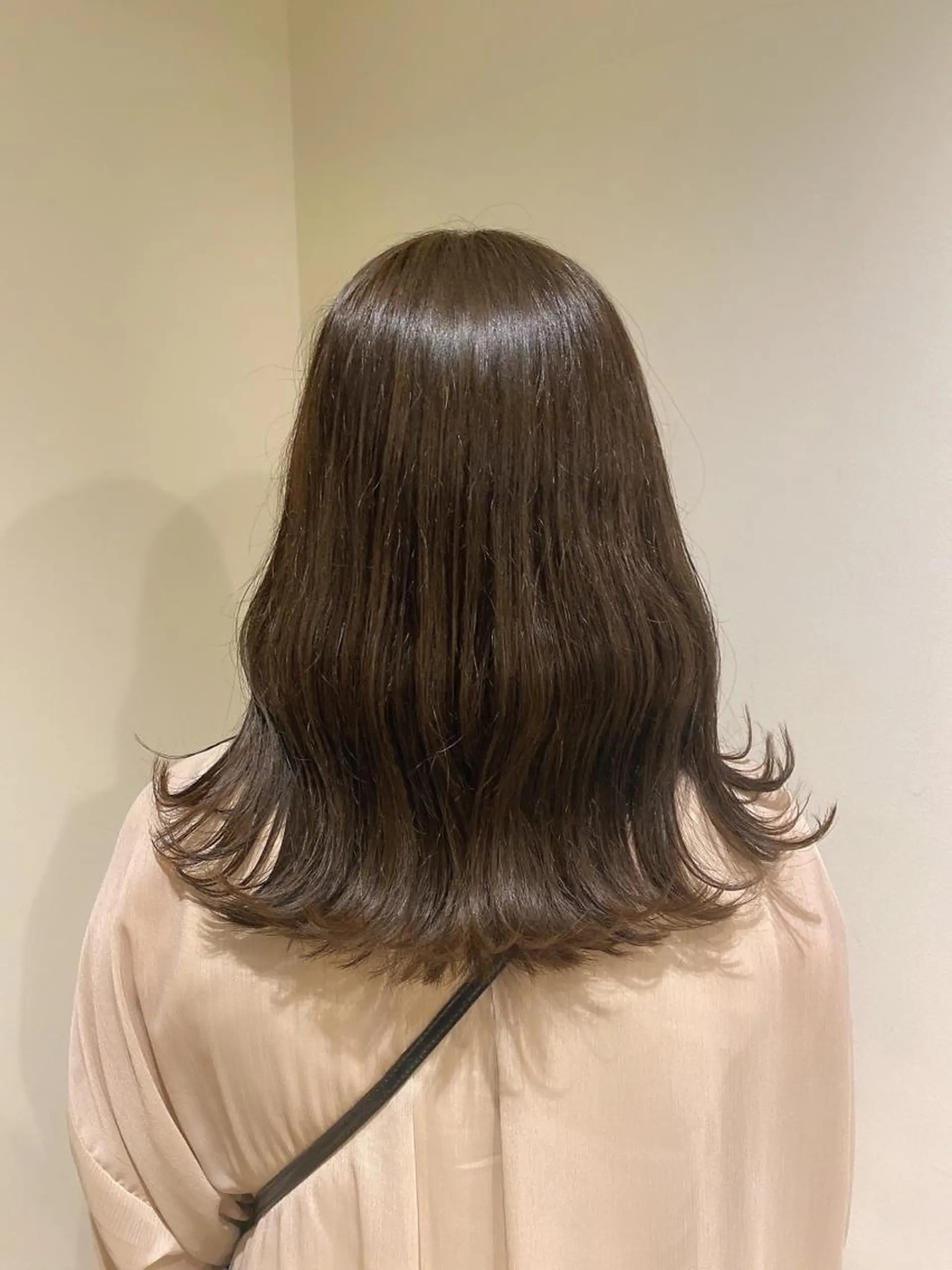 セミロング カラー 髪質改善 イオリのヘアスタイル