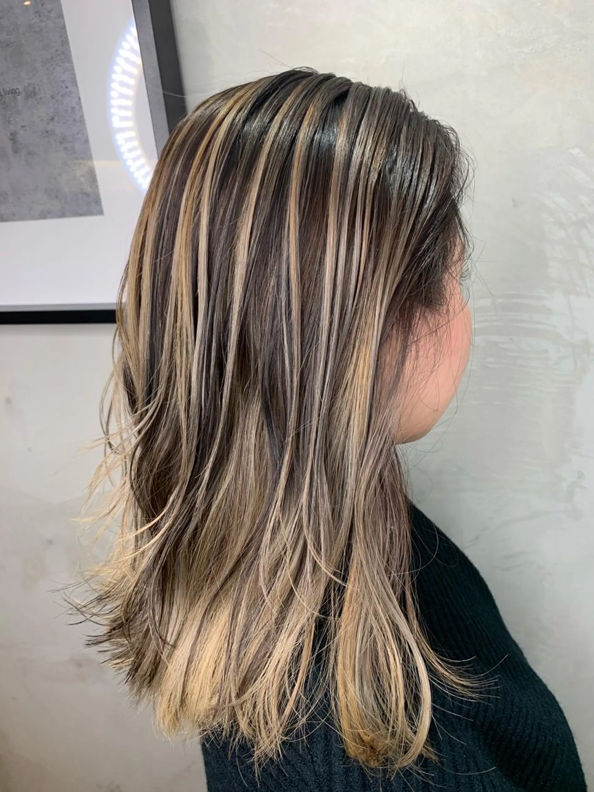 セミロング ハイライト レイヤーカット 佐藤/本物志向の 髪質改善サロンのヘアスタイル