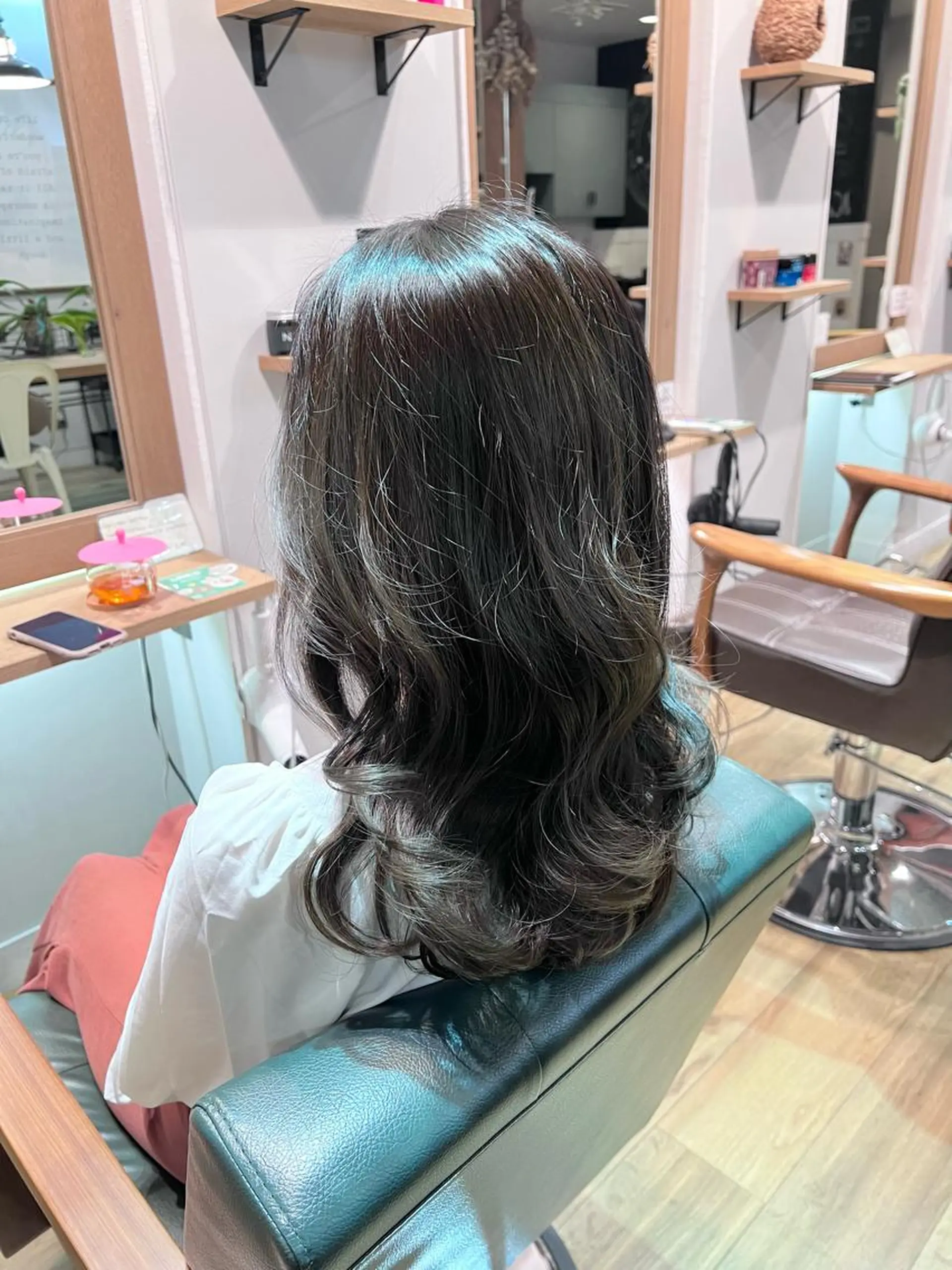 ロング カラー グレージュ ヘアカラー トリートメント ツキダテ ユイのヘアスタイル