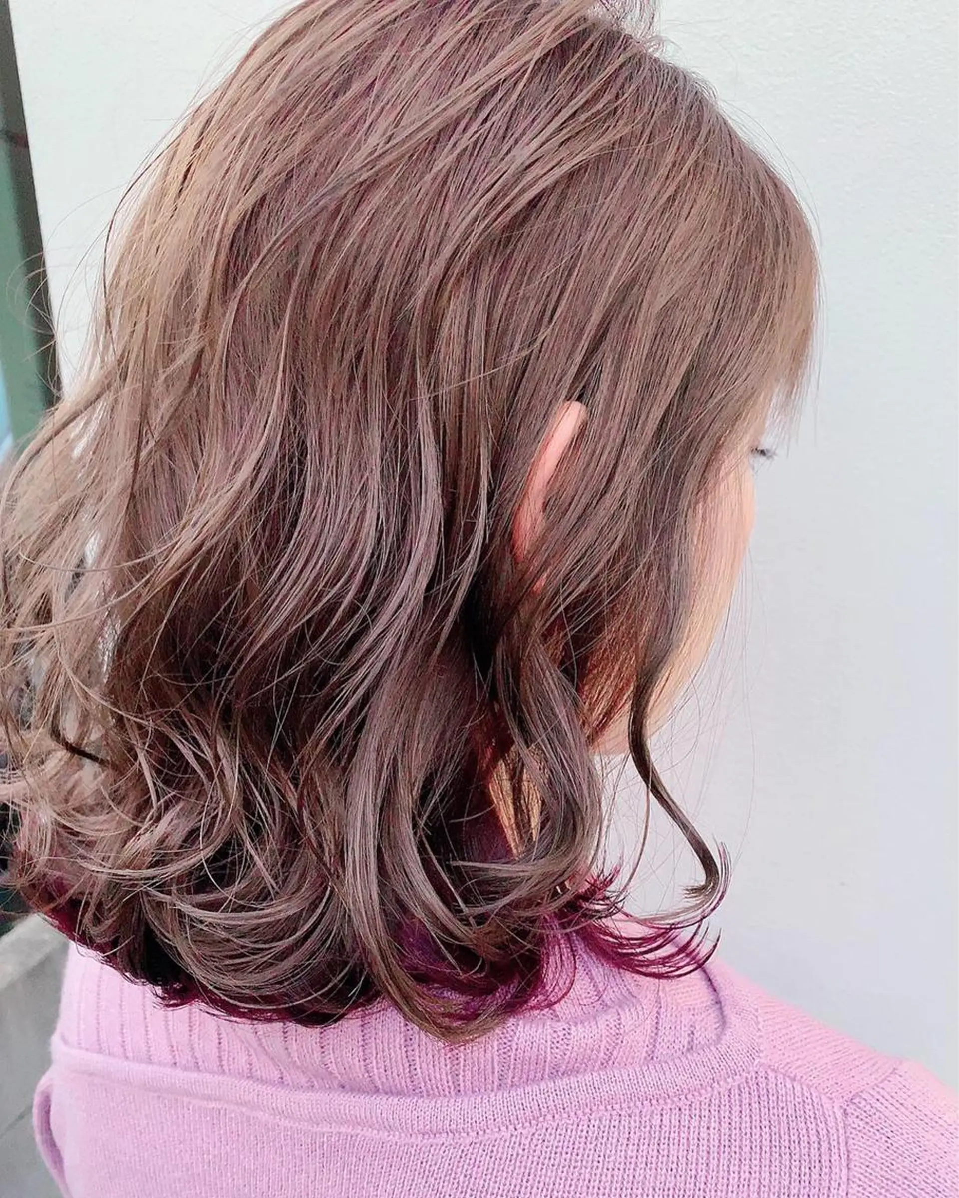 カラー イヤリングカラー インナーカラー ピンクカラー 西村 美羽のヘアスタイル