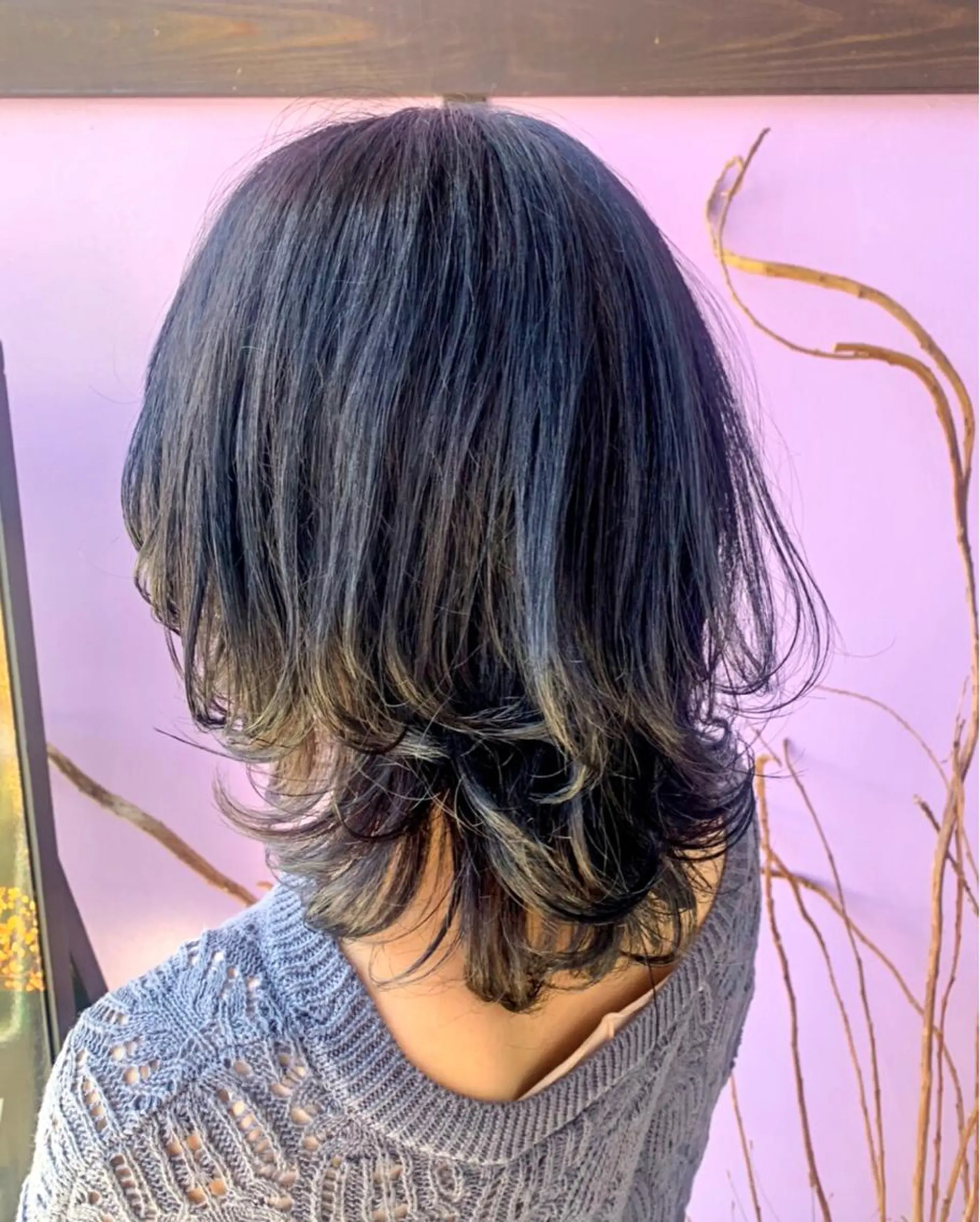 セミロング カラー インナーカラー シルバー ウルフカット カット ヘアカラー NAGON STYLE  MICI所属・佐藤 美聡のヘアスタイル