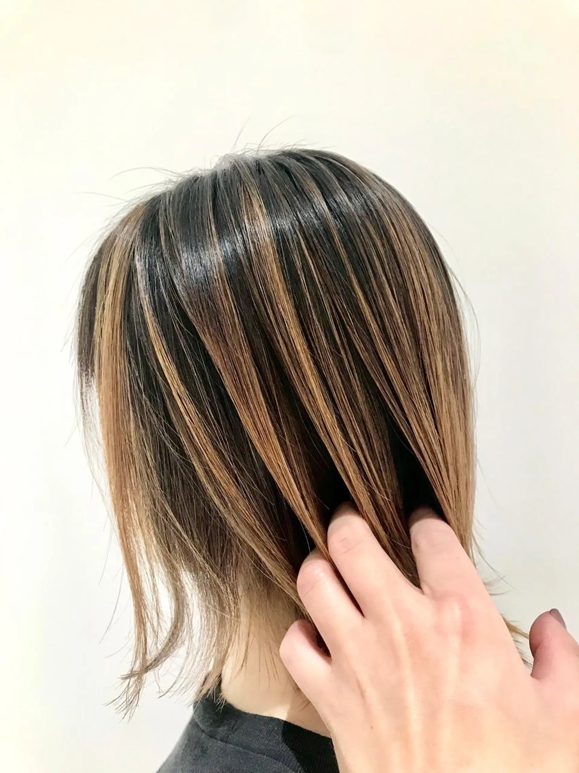 ショート カラー バレイヤージュ ベージュカラー レイヤーカット One's~beauty&relax~所属・加藤 憂のヘアスタイル