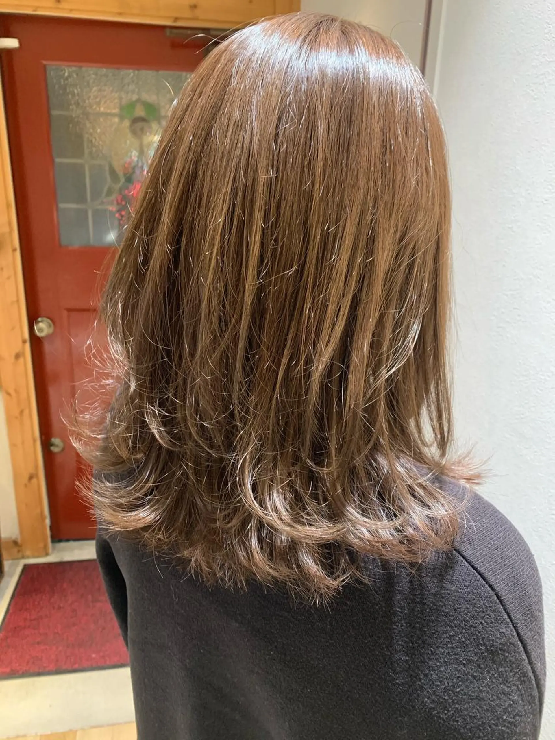 ミディアム 西垣 佳苗のヘアスタイル