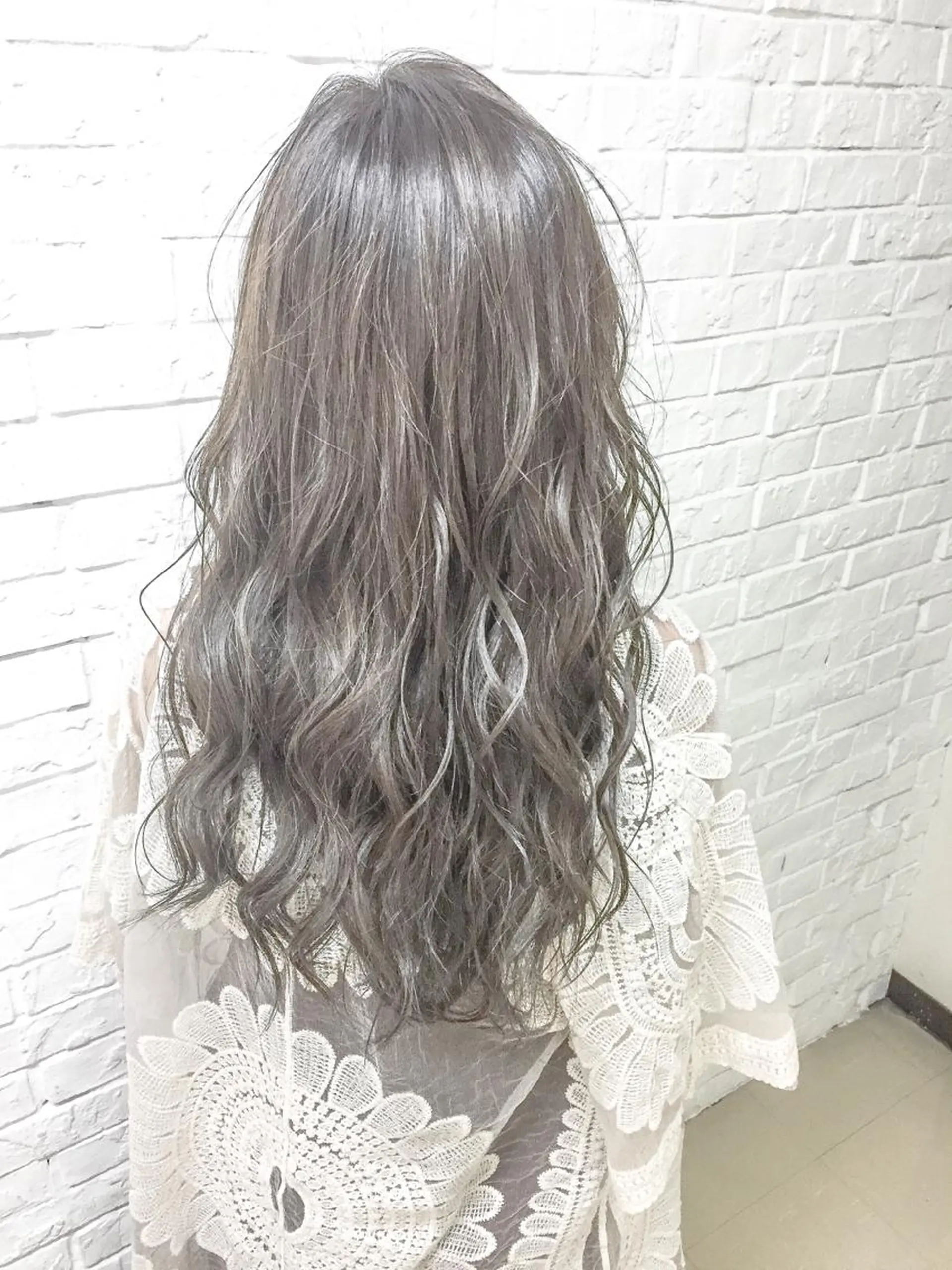 セミロング カラー 透明感カラー グレージュ エクステリピート率 No.1 菊池　悠介のヘアスタイル