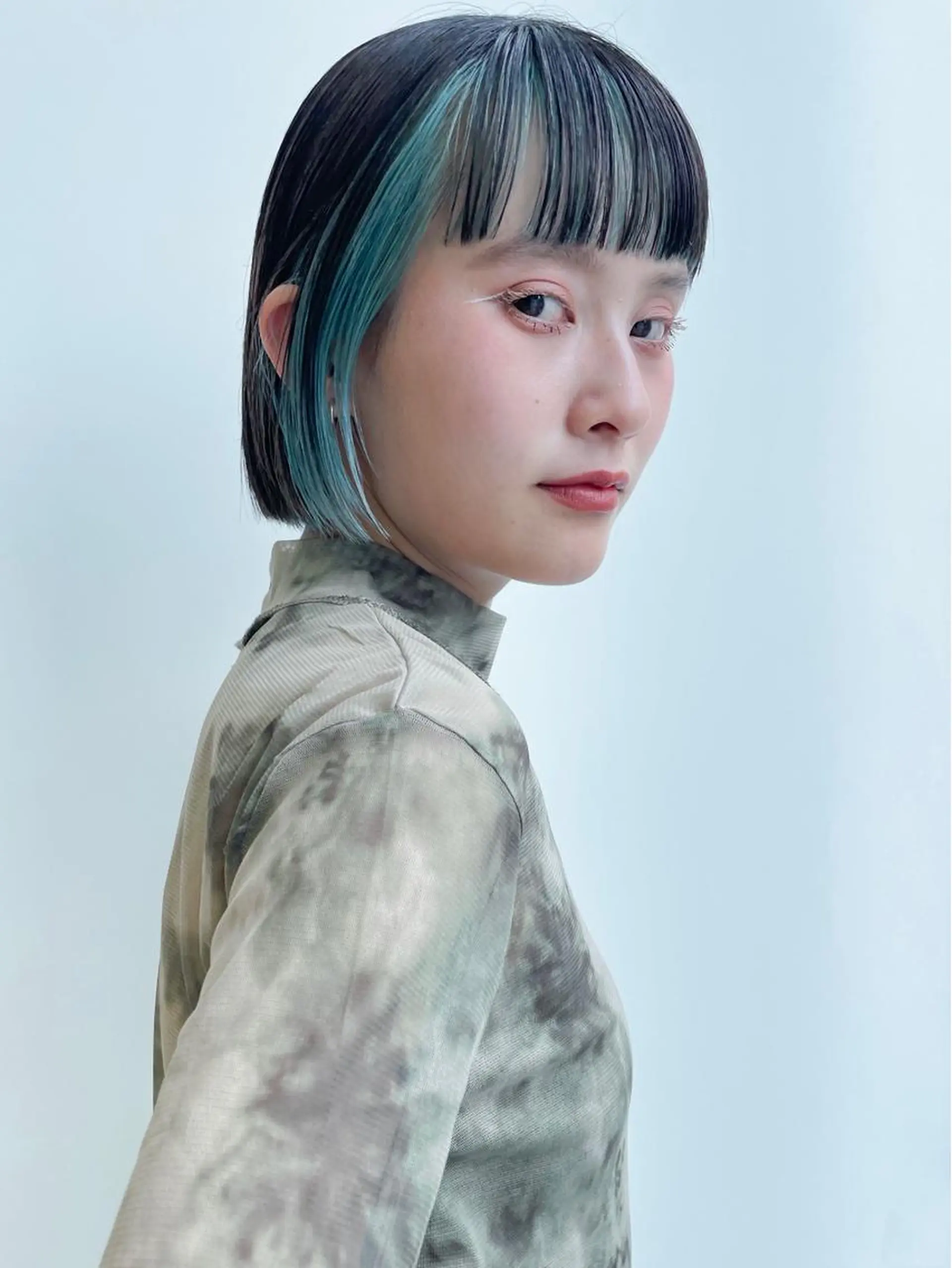 ショート nuu所属・💜ショート💜 ウルフ、ボブ二色亜美のヘアスタイル