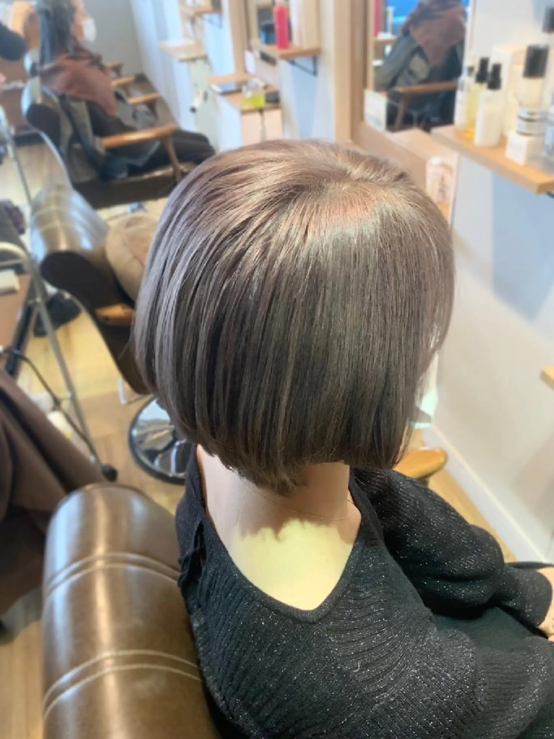 カラー ブリーチ 透明感カラー ラベンダーカラー ラベンダーグレー ヘアカラー トリートメント 堀 望美のヘアスタイル