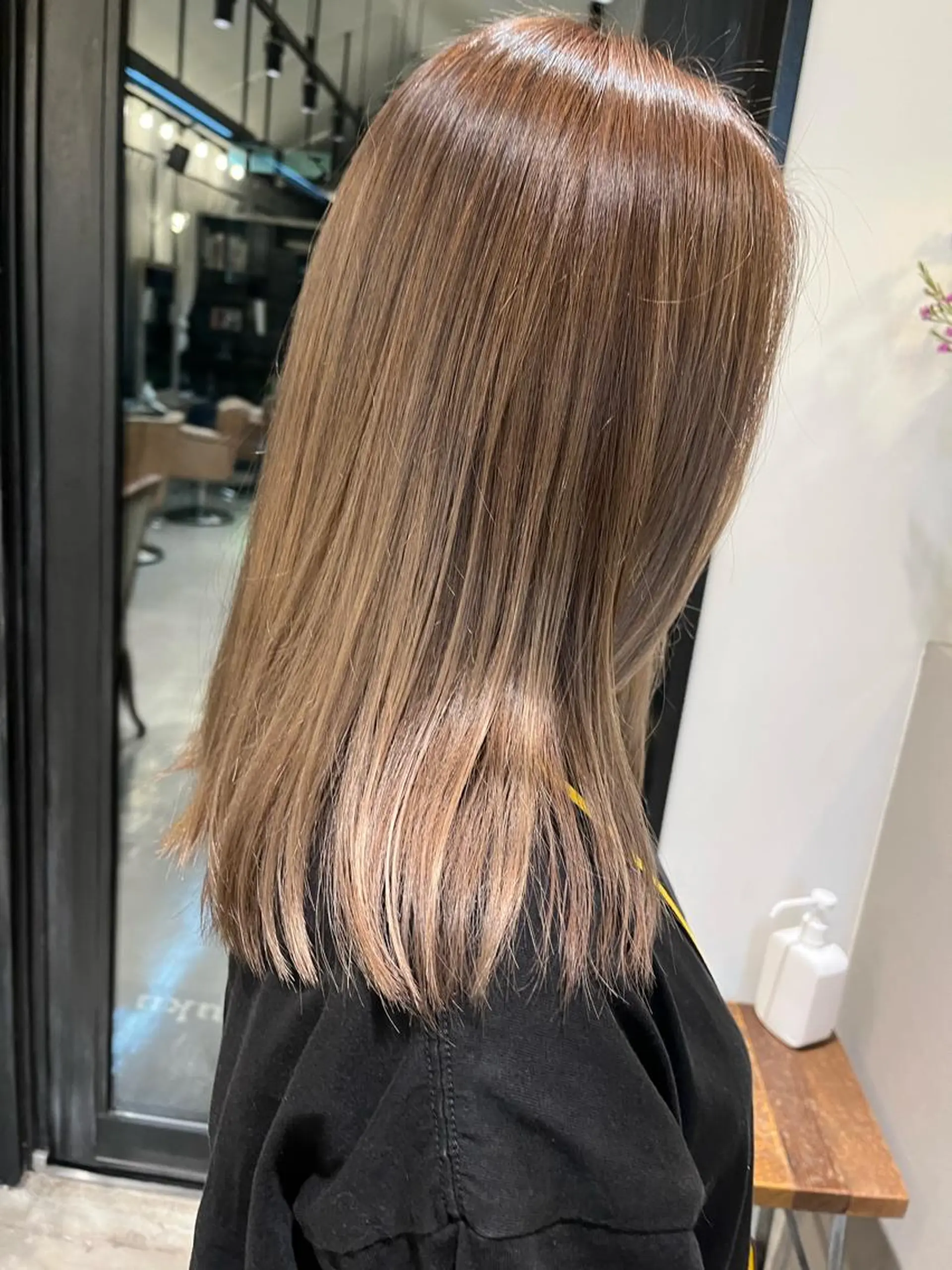 セミロング カラー ベージュカラー ブリーチ 縮毛矯正 田中 陽菜乃のヘアスタイル
