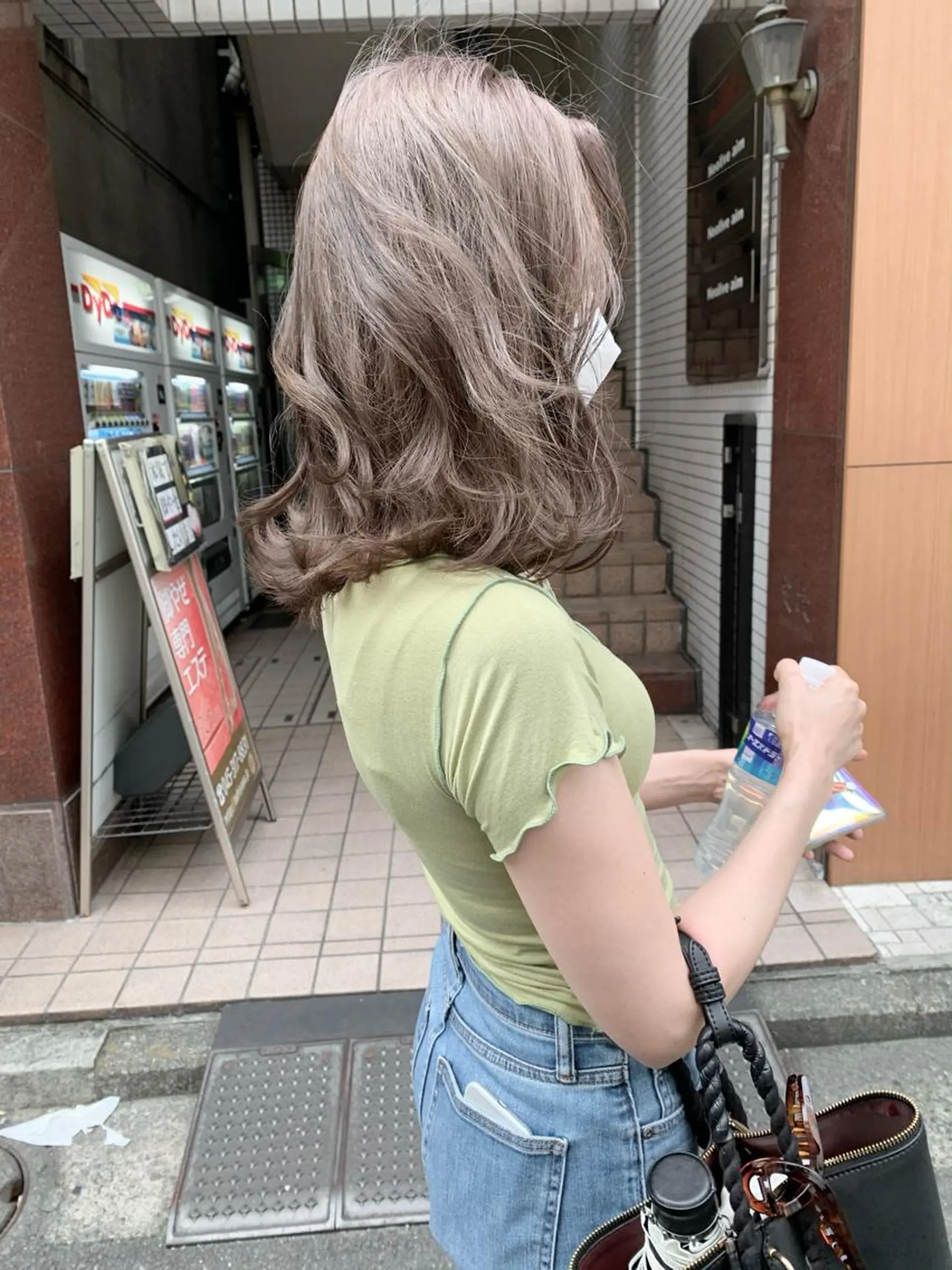ミディアム カラー ヘアアレンジ ベージュカラー ブリーチ ミルクティーベージュ カット ヘアカラー トリートメント 🌿ニュアンスパーマ /ショート淳平のヘアスタイル