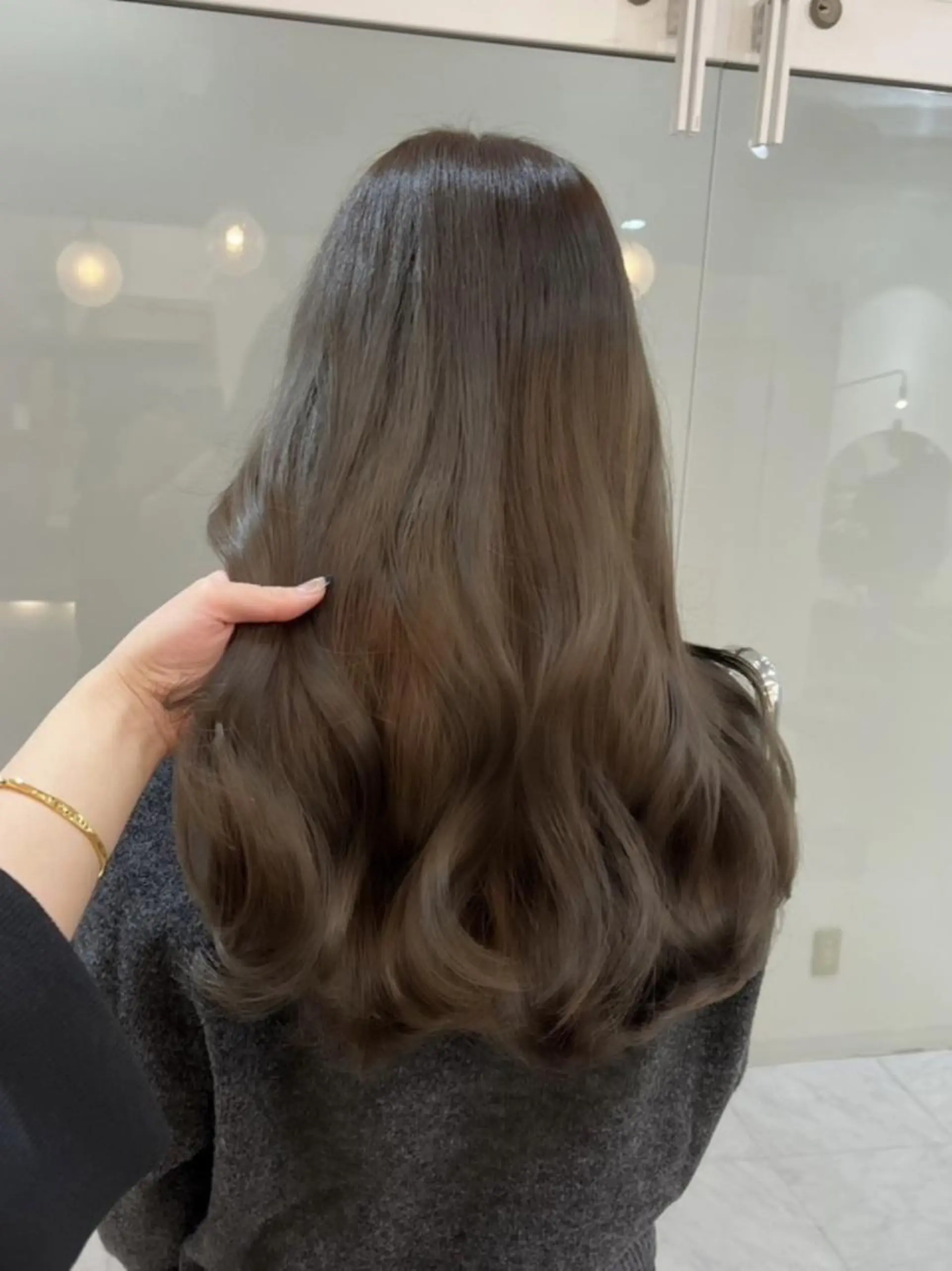 ロング カラー ブリーチ 透明感カラー ダブルカラー ブリーチなしカラー Moe モエの眉毛・アイブロウイメージ