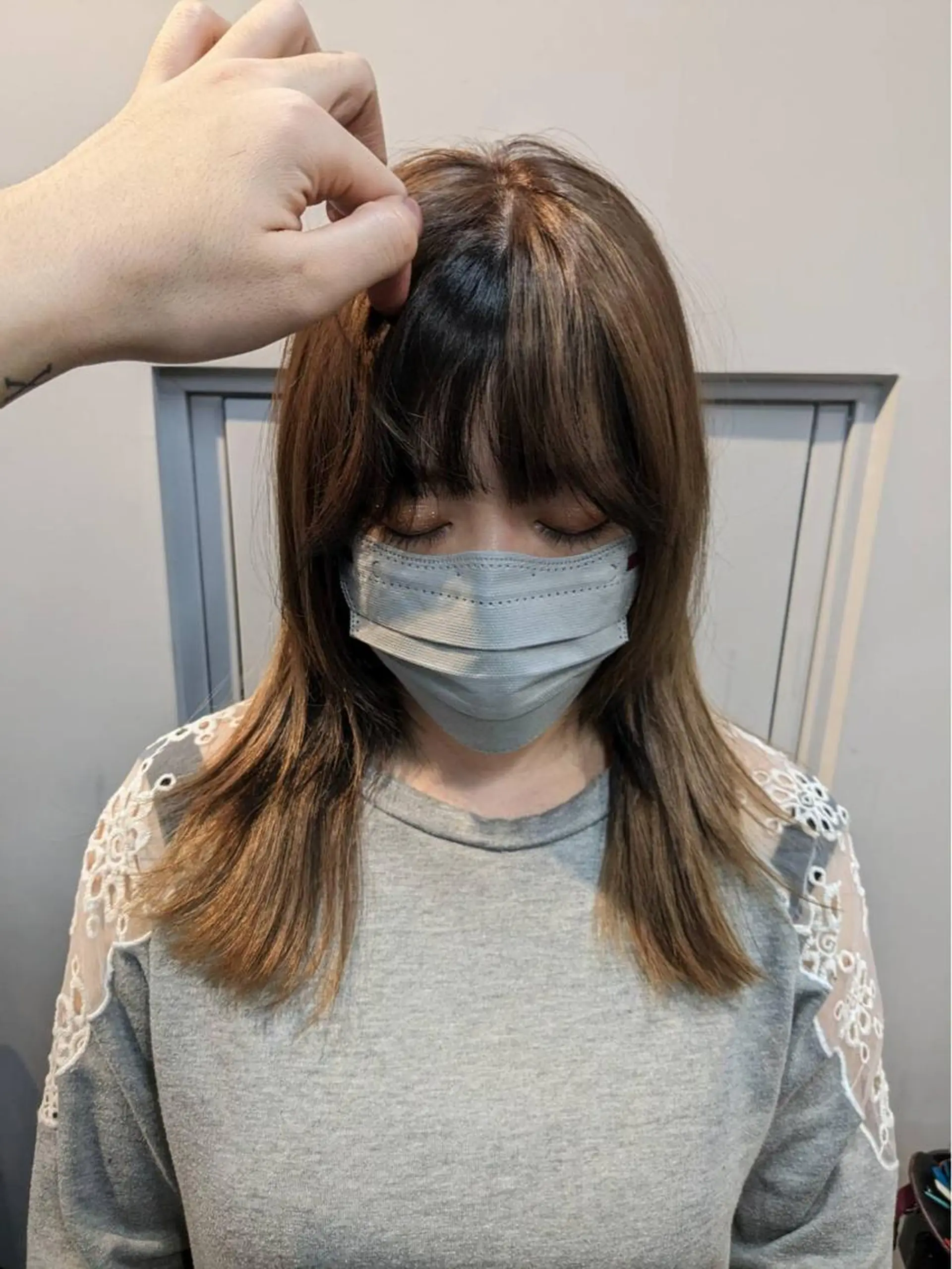 ミディアム ヘアカラー トリートメント ケアブリーチ/ エクステ/レイヤーのヘアスタイル