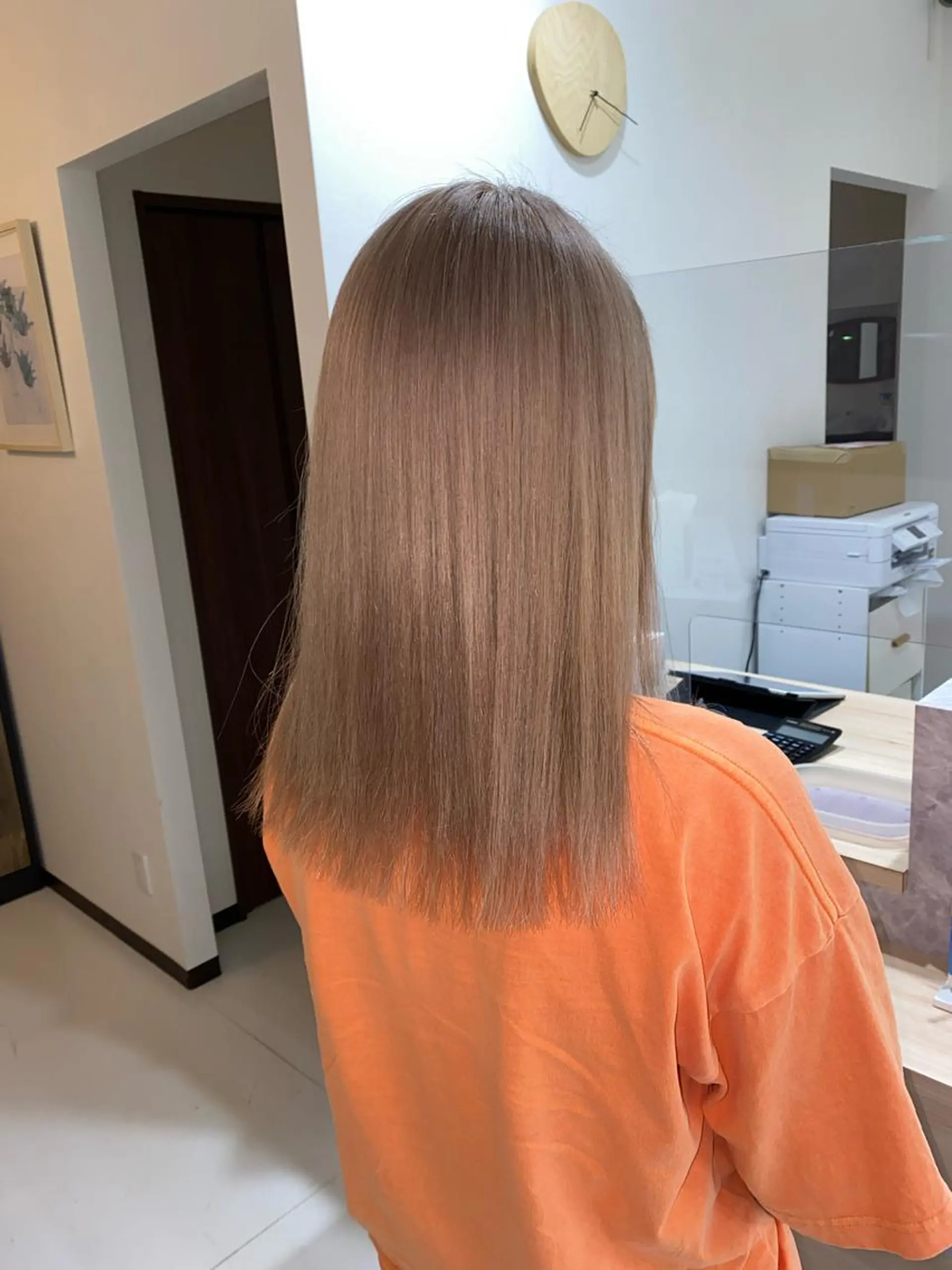 セミロング ヘアカラー 手塚 麗のヘアスタイル