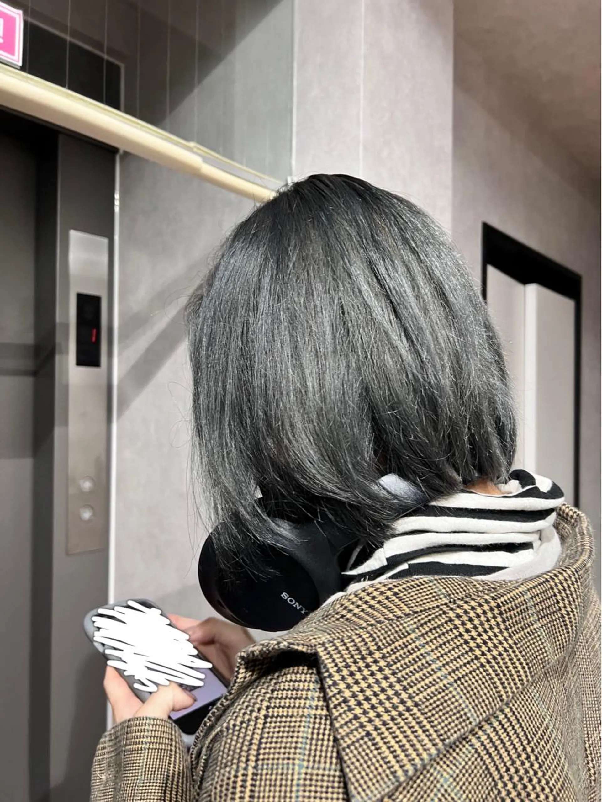 ミディアム カラー ブリーチ グレージュ ヘアカラー Vis ill所属・イリオモテ レナのヘアスタイル