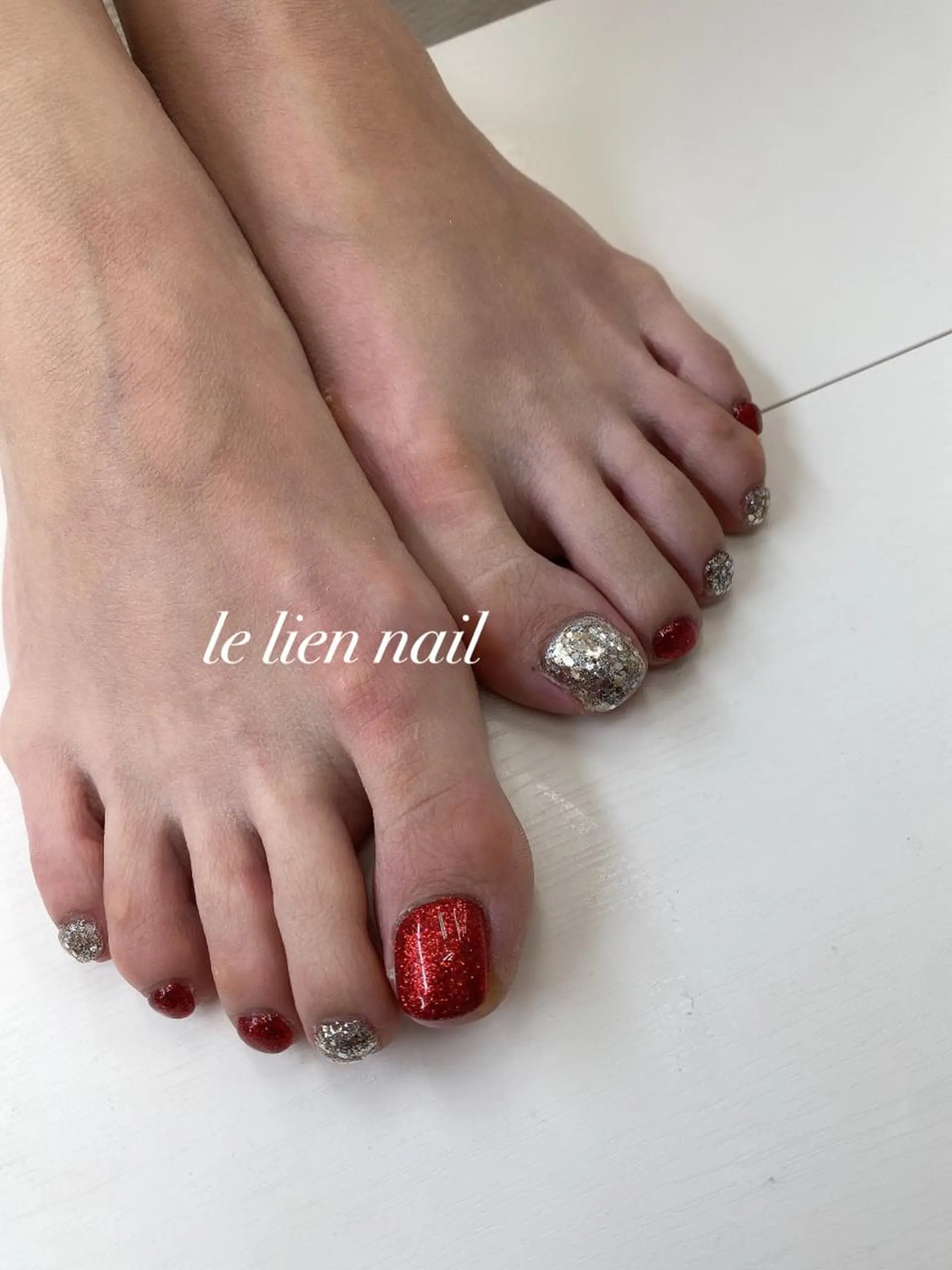 ネイル フットネイル ラメ(グリッター) フットネイル le lien nailのネイルデザイン