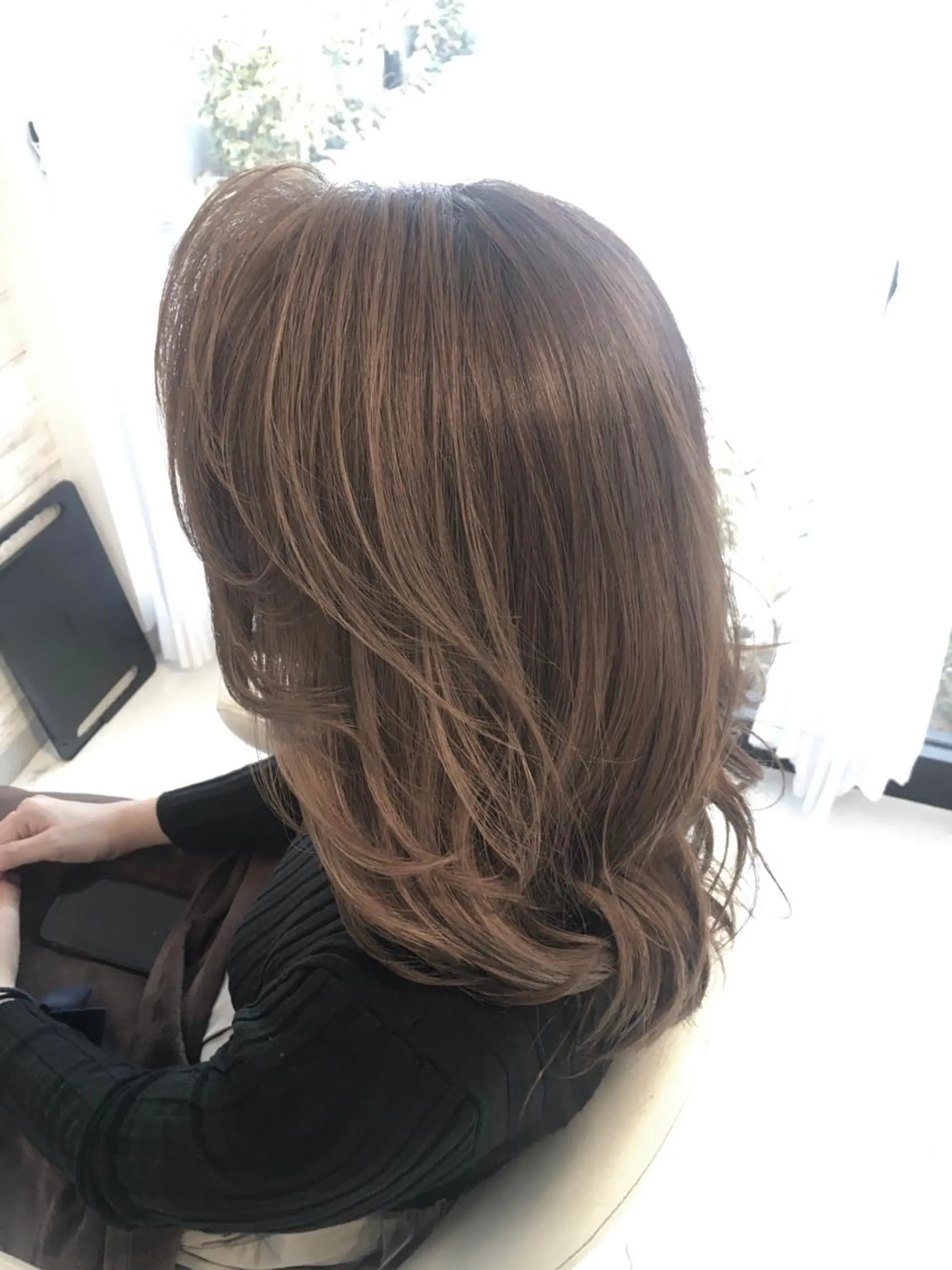 ミディアム カラー バレイヤージュ ハイトーンカラー レイヤーカット カット ヘアカラー トリートメント MARDI GRAS 蘭丸のヘアスタイル