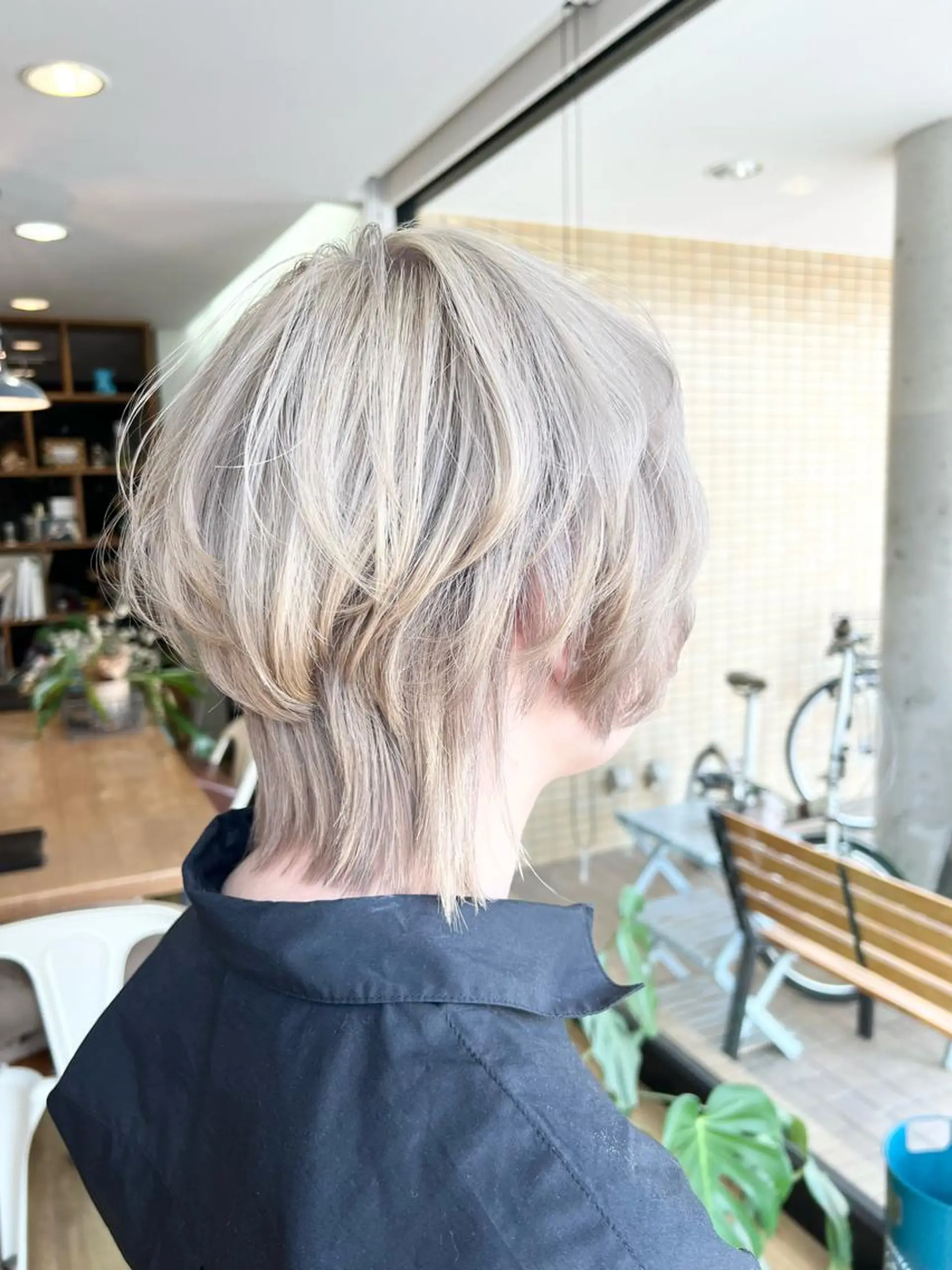 ショート カラー ベージュカラー ホワイトベージュ ヘアカラー トリートメント 堀 望美のヘアスタイル