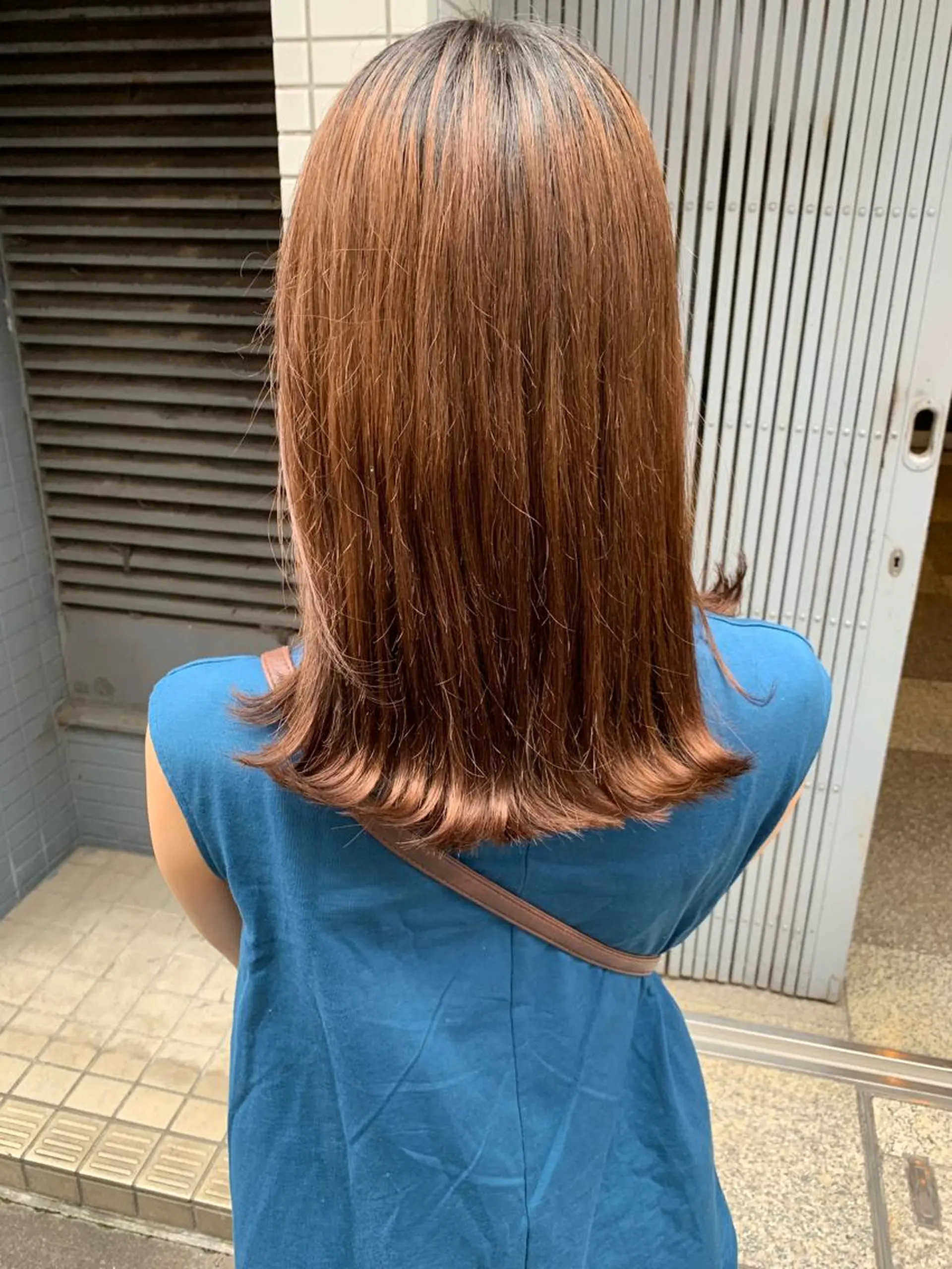 ミディアム レイヤーカット ベージュ/オリーブ ボブ/小笠原汐海のヘアスタイル