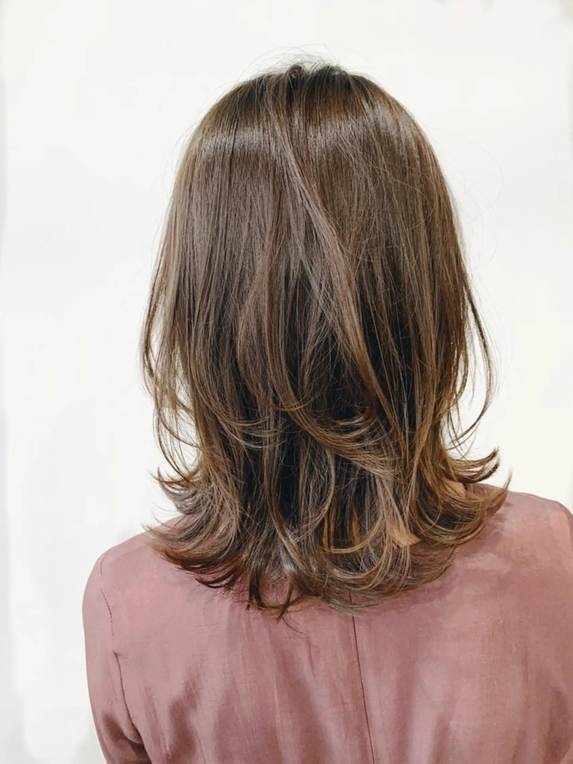 ミディアム ミディアムレイヤー レイヤーカット ハイトーンカラー RYUのヘアスタイル