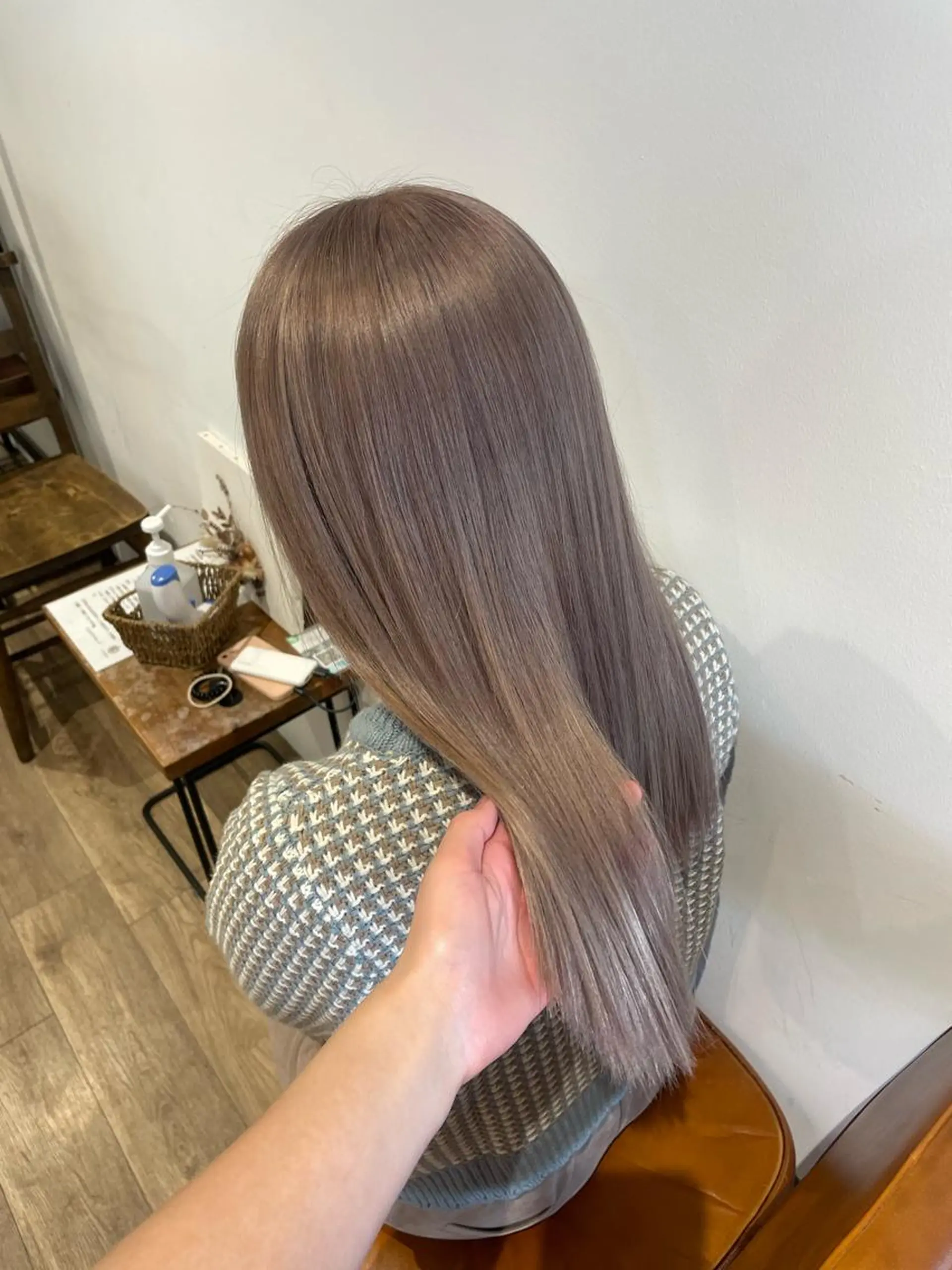 ロング カラー パーマ ヘアアレンジ メンズ ネイル マツエク・マツパ アイブロウ カット ヘアカラー トリートメント Megu/ベージュ/ 透明感カラーのヘアスタイル