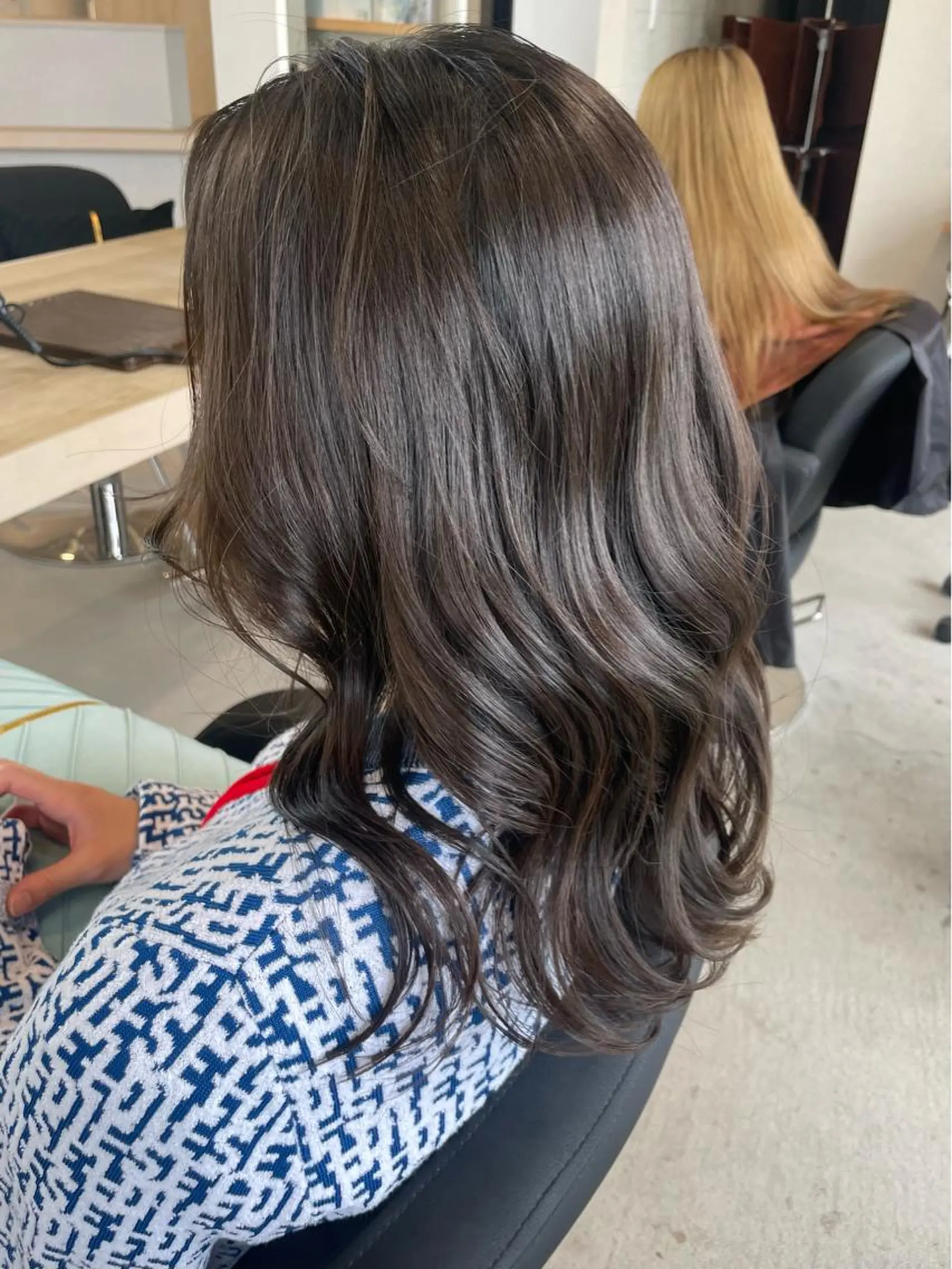 ミディアム カラー アッシュ アッシュブラウン ブラウンカラー LUDIQUE【ルディック】所属・AKI ✄のヘアスタイル