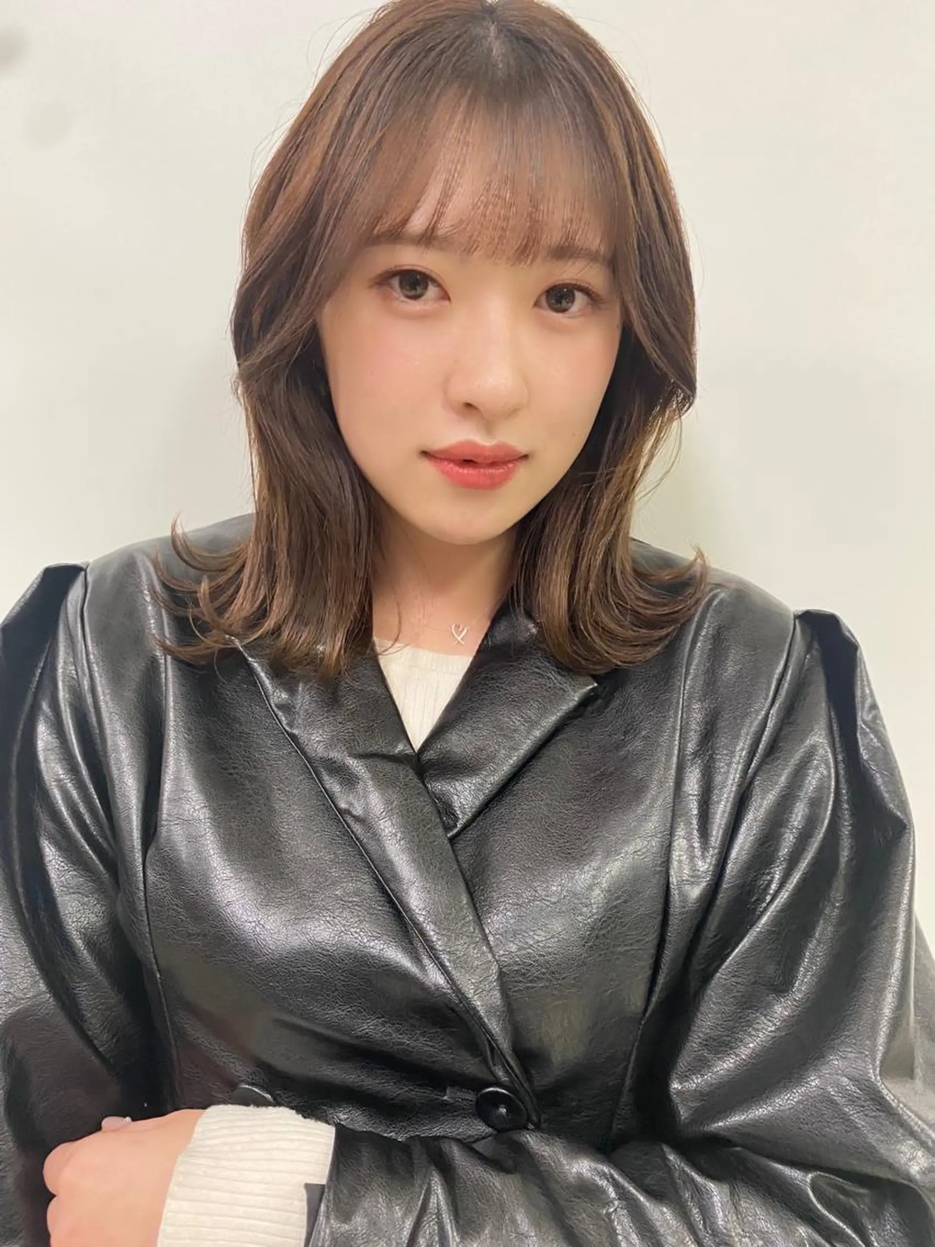 ミディアム カラー ミストバング 透明感カラー デザインカラー イヤリングカラー フェイスフレーミング nambu-GARDEN所属・上田 昂雅のヘアスタイル