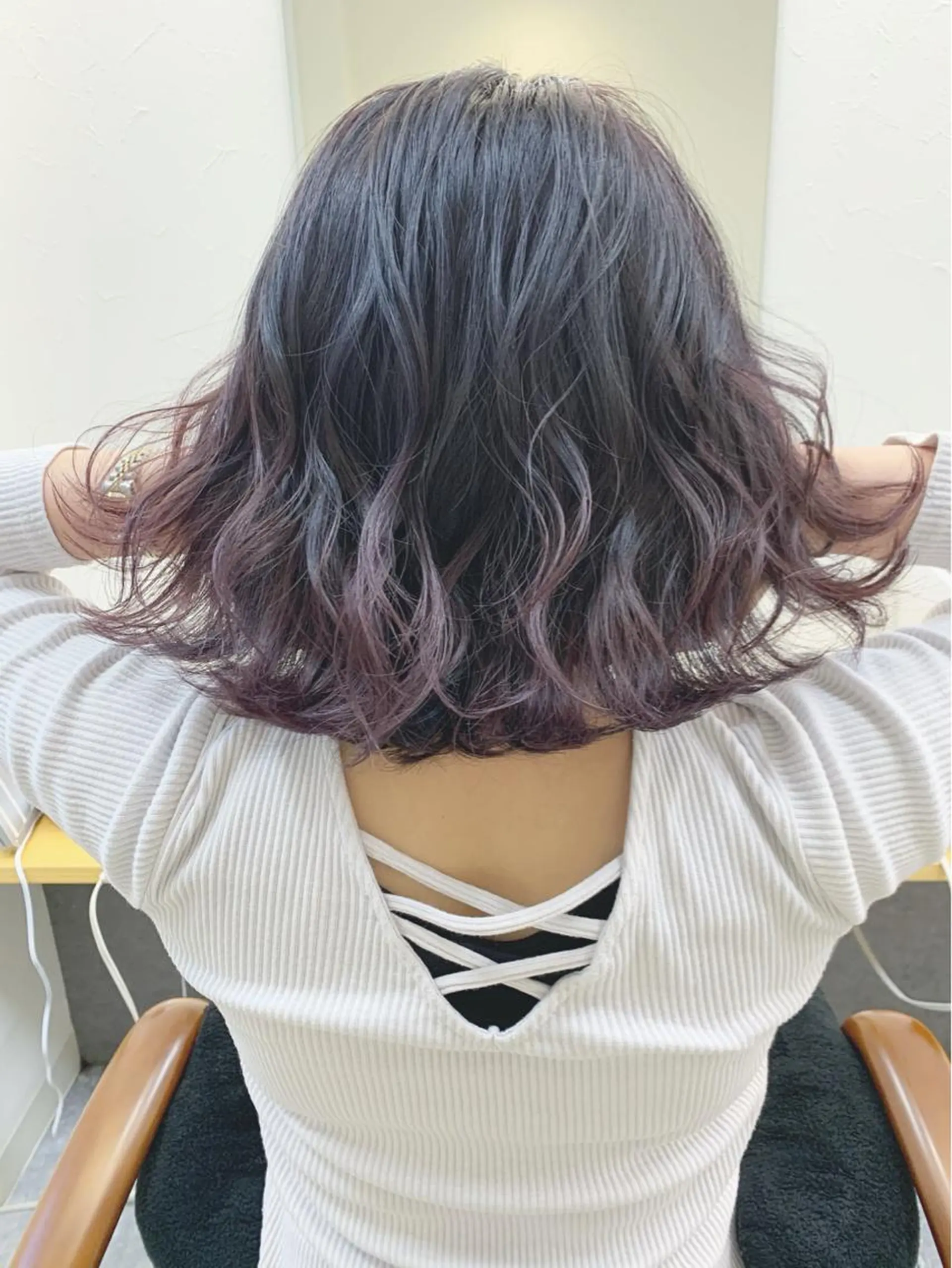 ミディアム パープルカラー レイヤーカット H所属・H (エイチ) 烏丸御池店のヘアスタイル