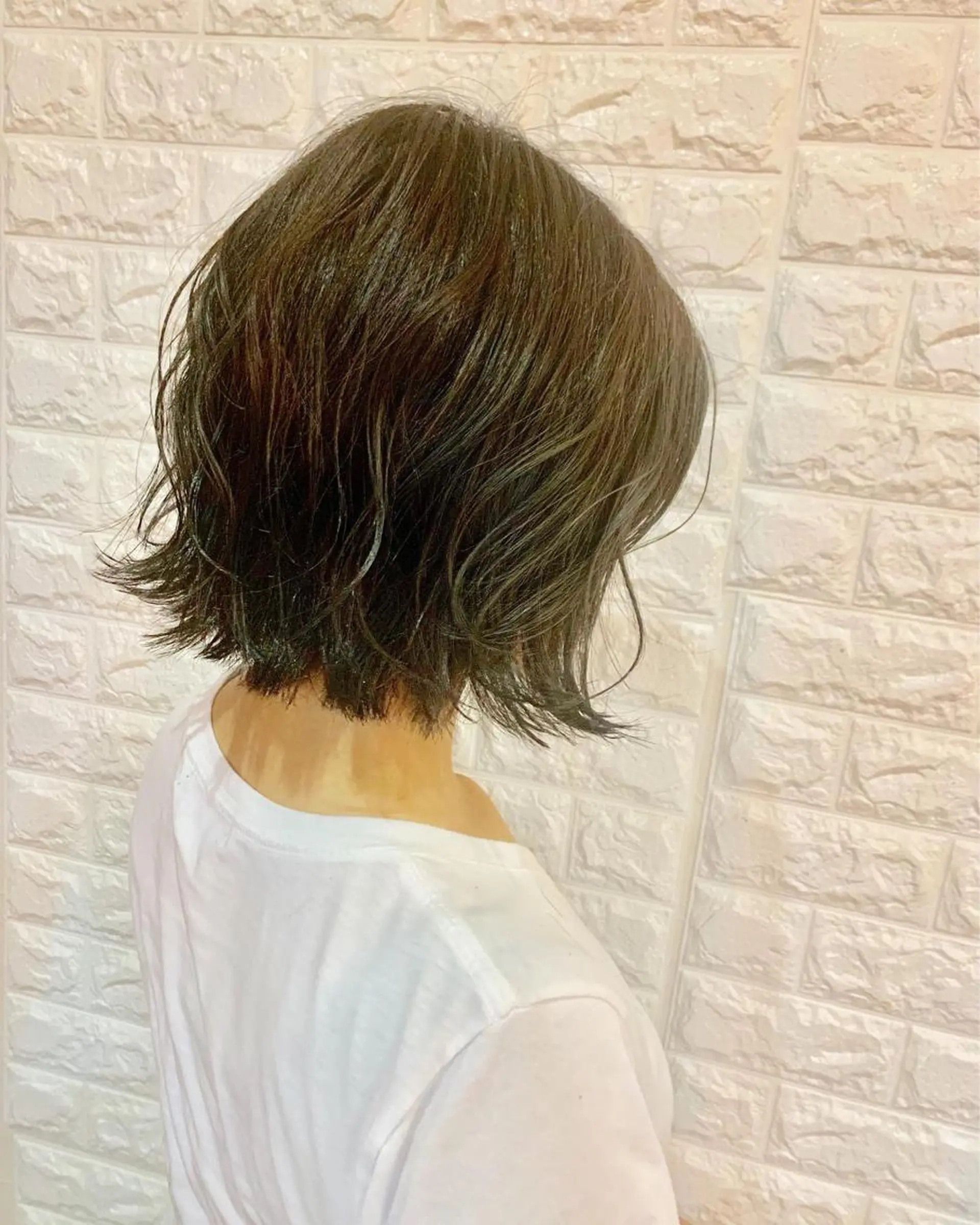 ミディアム カット ヘアカラー トモタニ ミオのヘアスタイル