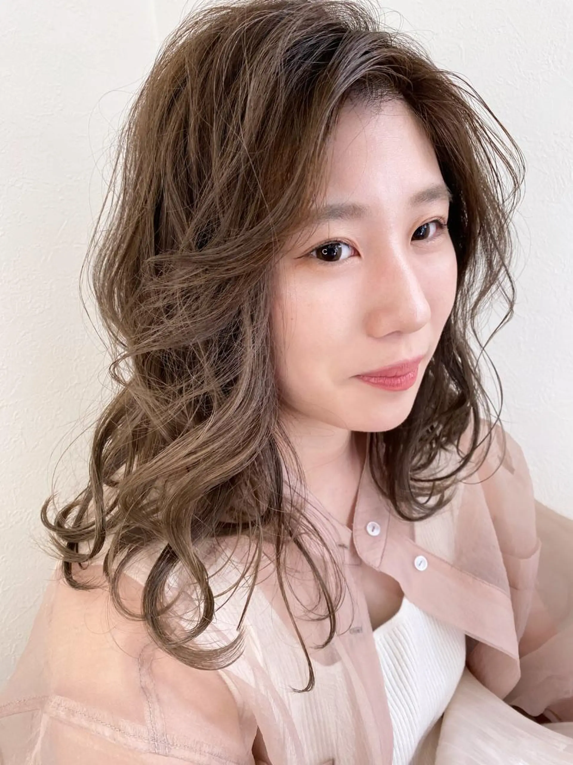 ミディアム カラー 外ハネヘア カット ヘアカラー トリートメント 山崎 雄太のヘアスタイル