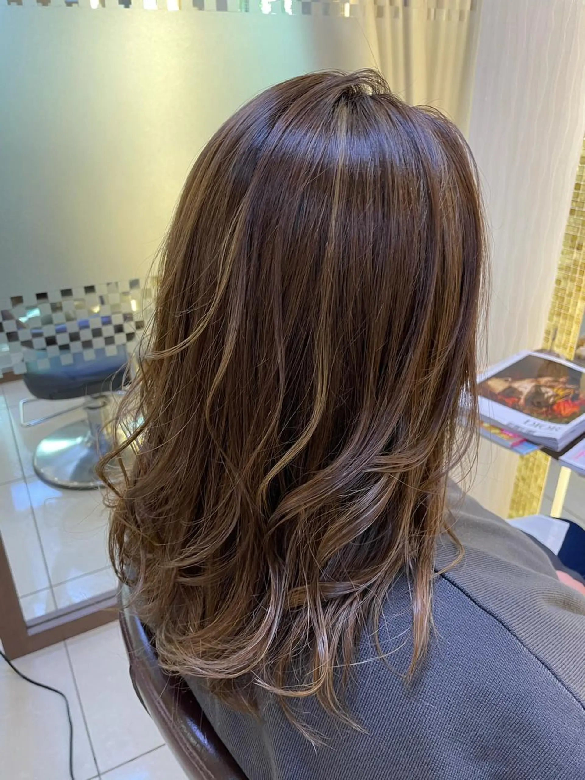 ミディアム カラー ベージュカラー ハイライトカラー ハイライト ヘアカラー ill【イル】天神西通り店所属・髪質改善縮毛矯正/暖 色カラー/ウエダカナのヘアスタイル