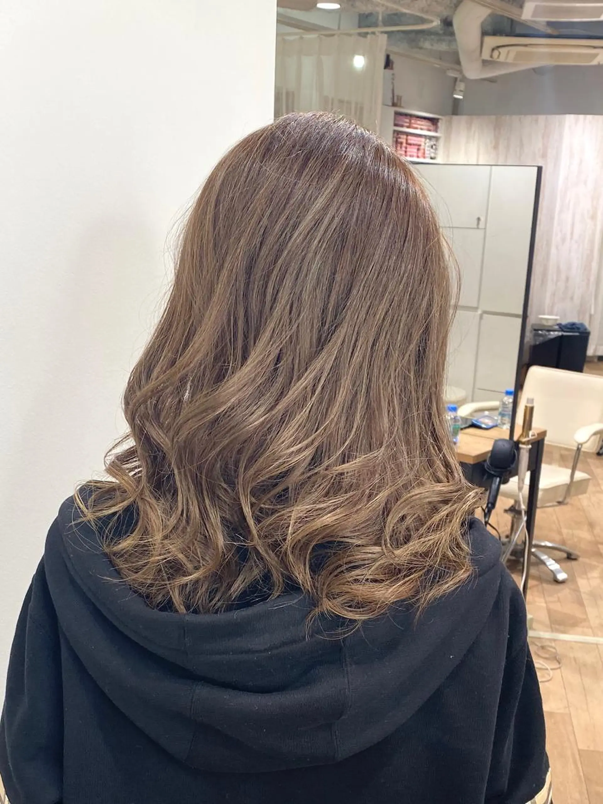 ミディアム カラー  渡部 妃月のヘアスタイル