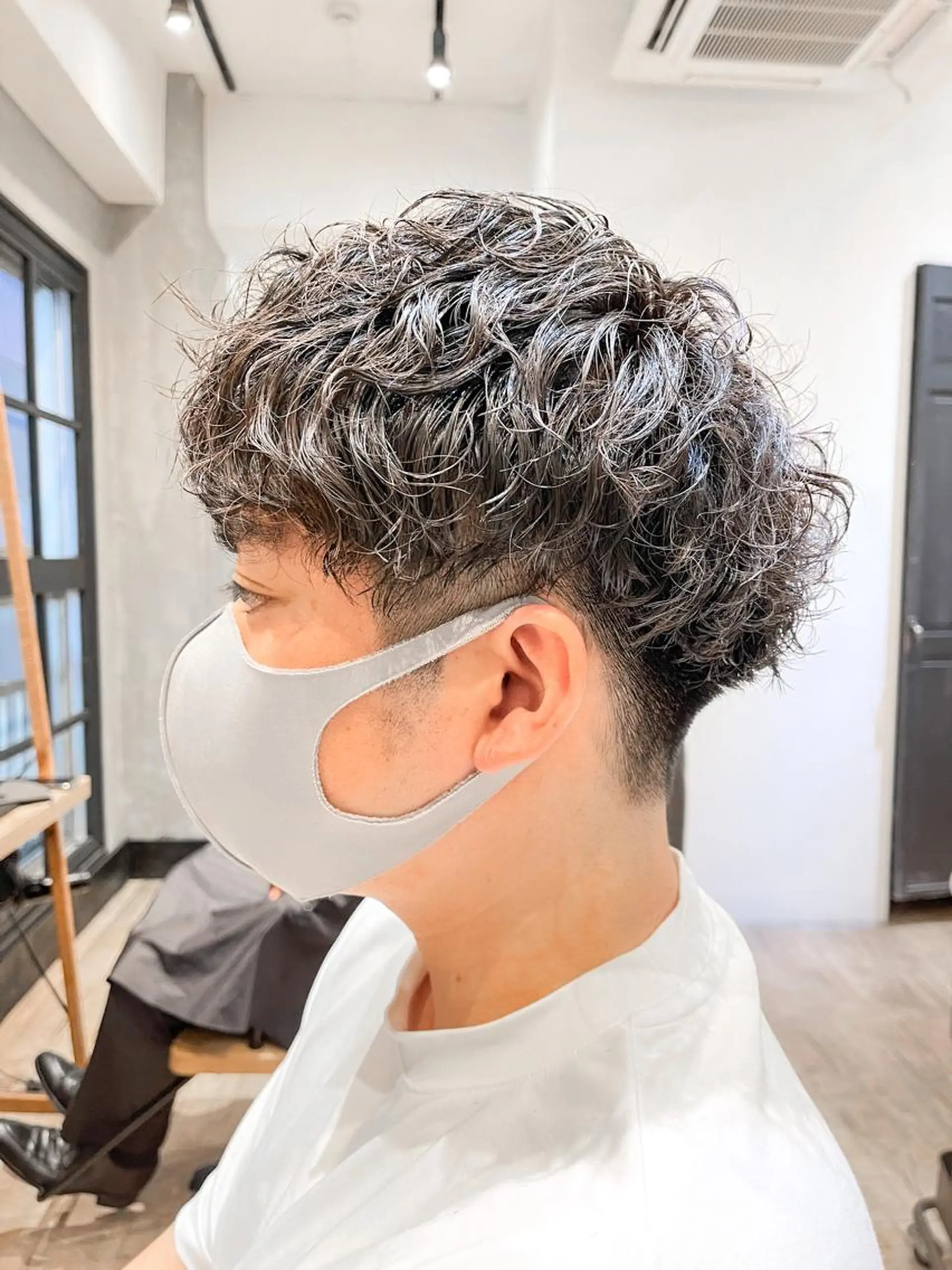 ショート パーマ メンズ メンズパーマ スパイラルパーマ カット パーマ lana hair 新宿 髪質改善トリートメント 新宿三丁目所属・新宿メンズパーマ TAKE曲がる縮毛のヘアスタイル