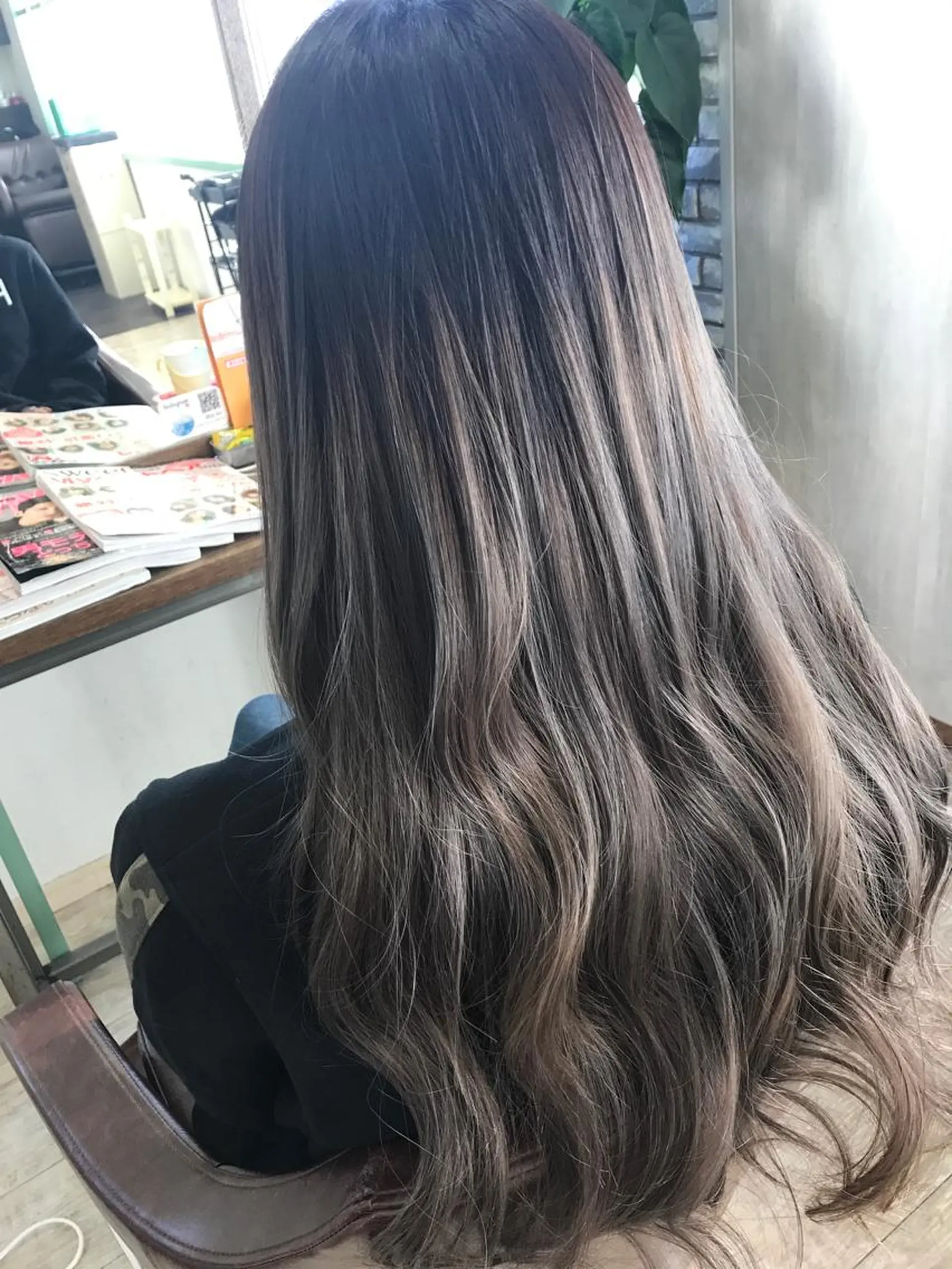 ロング カラー アッシュ グラデーションカラー Dita AIR所属・Rina Imaiのヘアスタイル