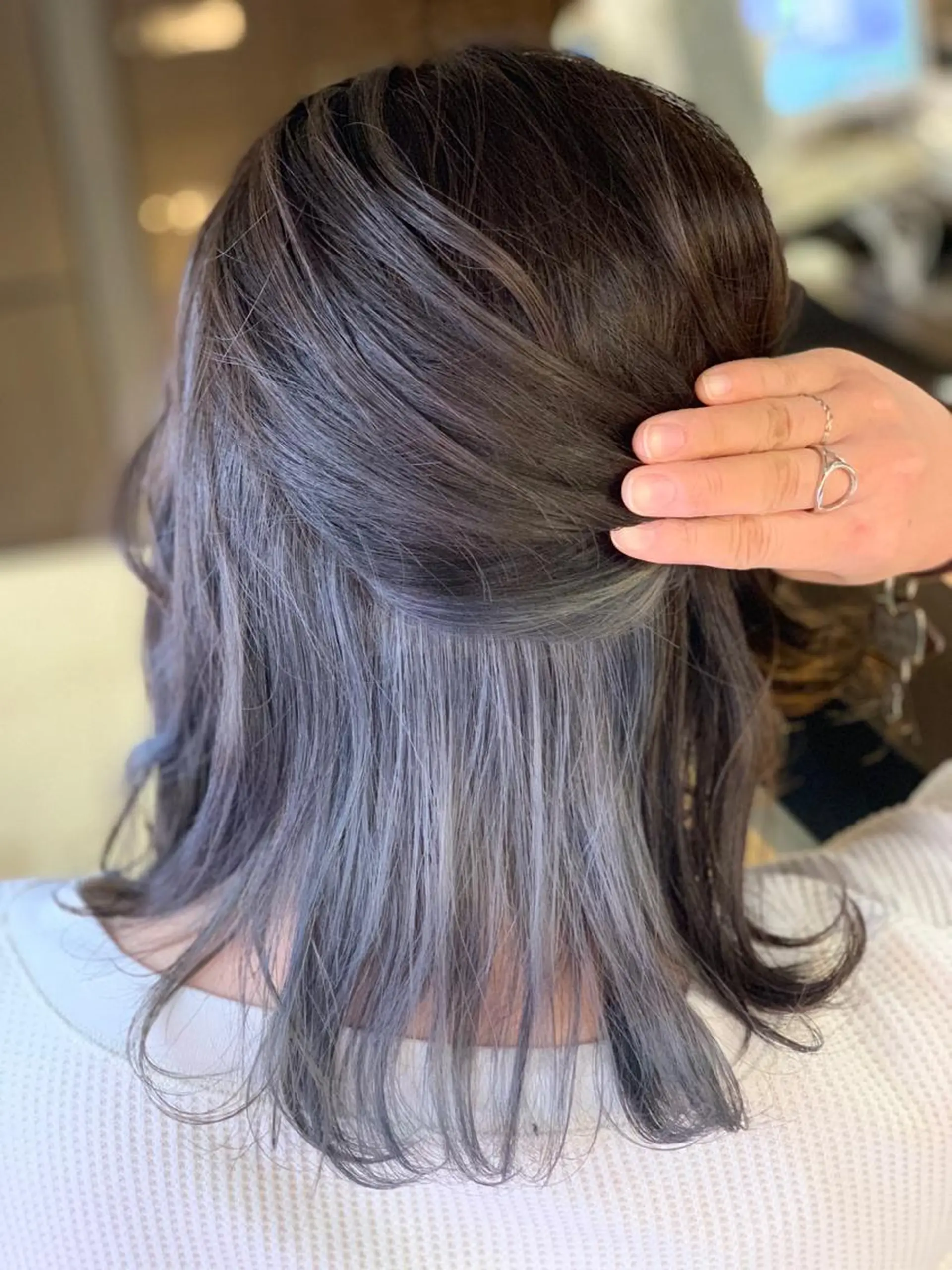 ミディアム カラー インナーカラー シルバー ホワイトシルバー ヘアカラー トリートメント ✂️大門 巧✂️ LAFF難波店のヘアスタイル