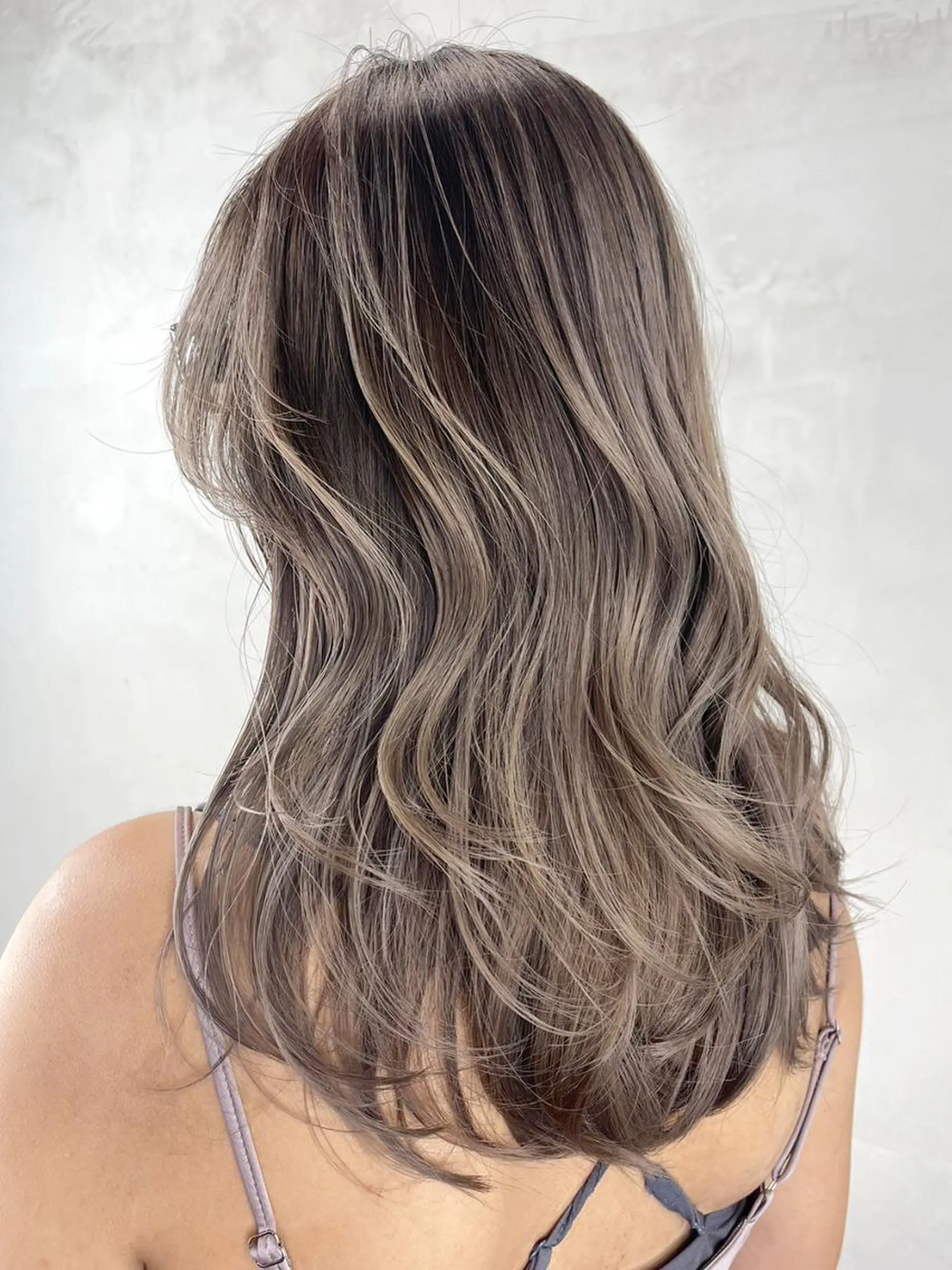 カラー ロング バレイヤージュ レイヤーカット ロング カット ヘアカラー トリートメント ITbyALBUM 中野店のヘアスタイル