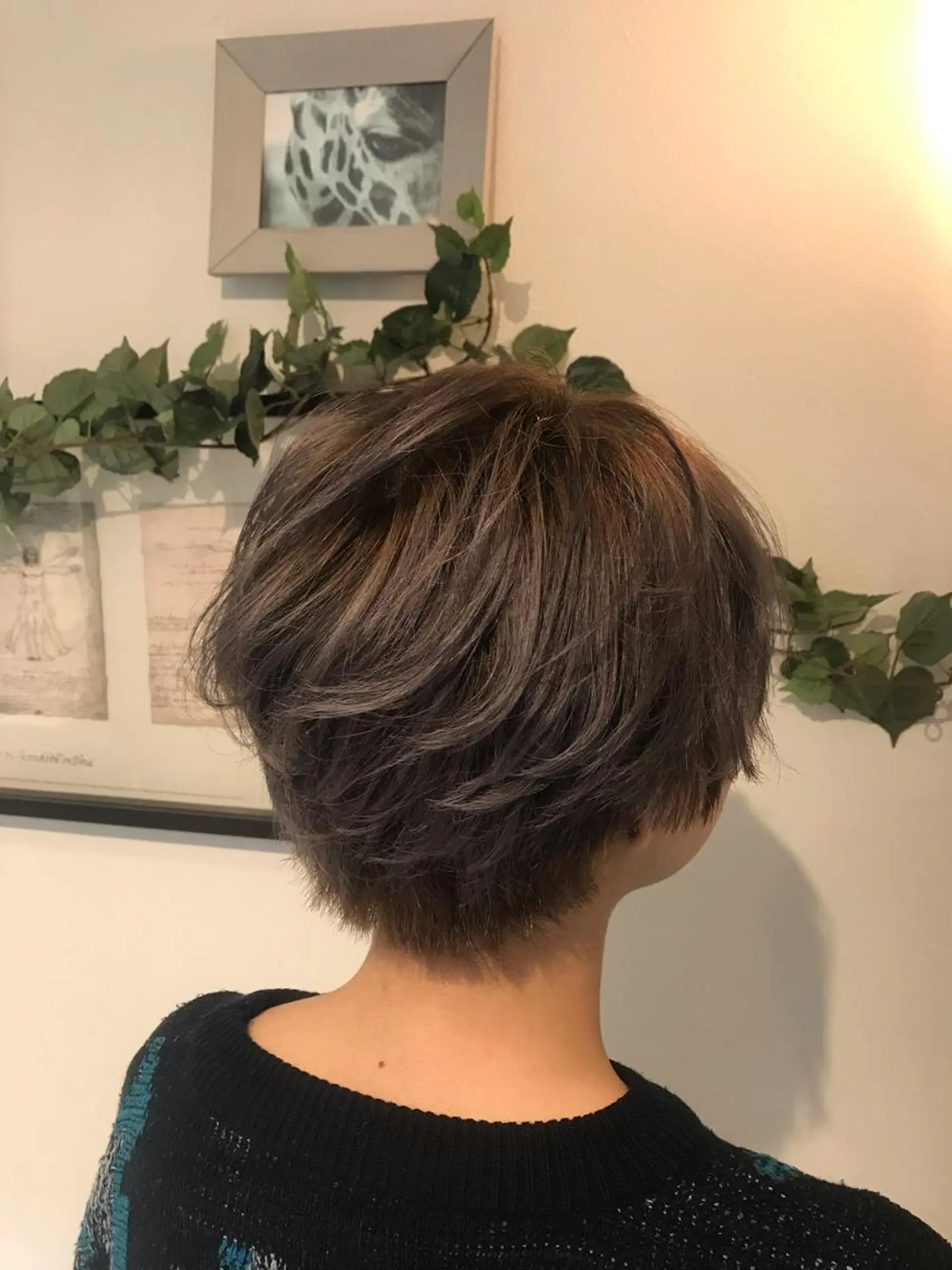 ショート カラー グレージュ ハイトーンカラー ハイトーングレージュ ショートヘア ヘアカラー トリートメント 縮毛/ショート/ ボブ/レイヤー/小原のヘアスタイル