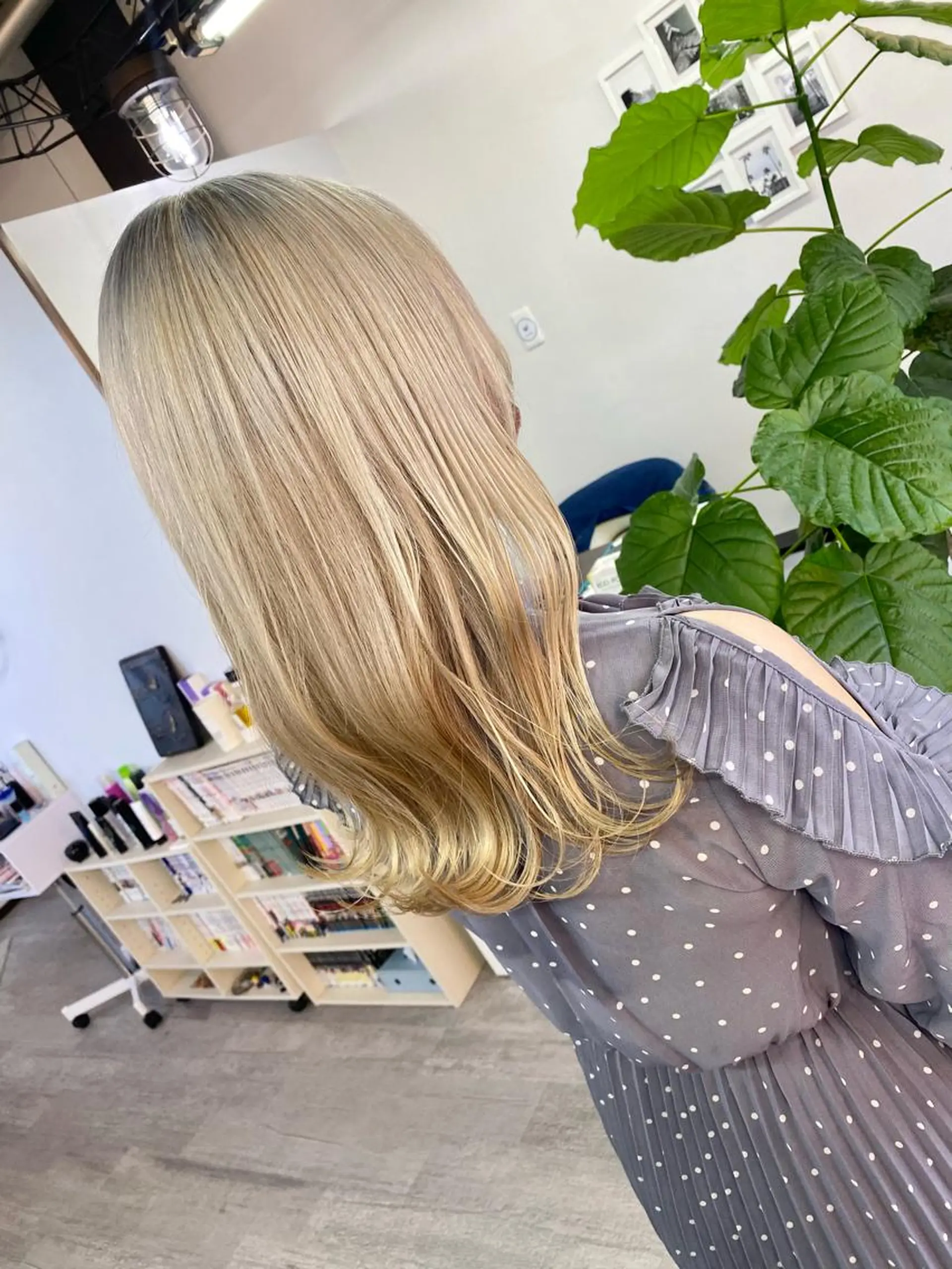 セミロング カラー 名畑 裕貴のヘアスタイル