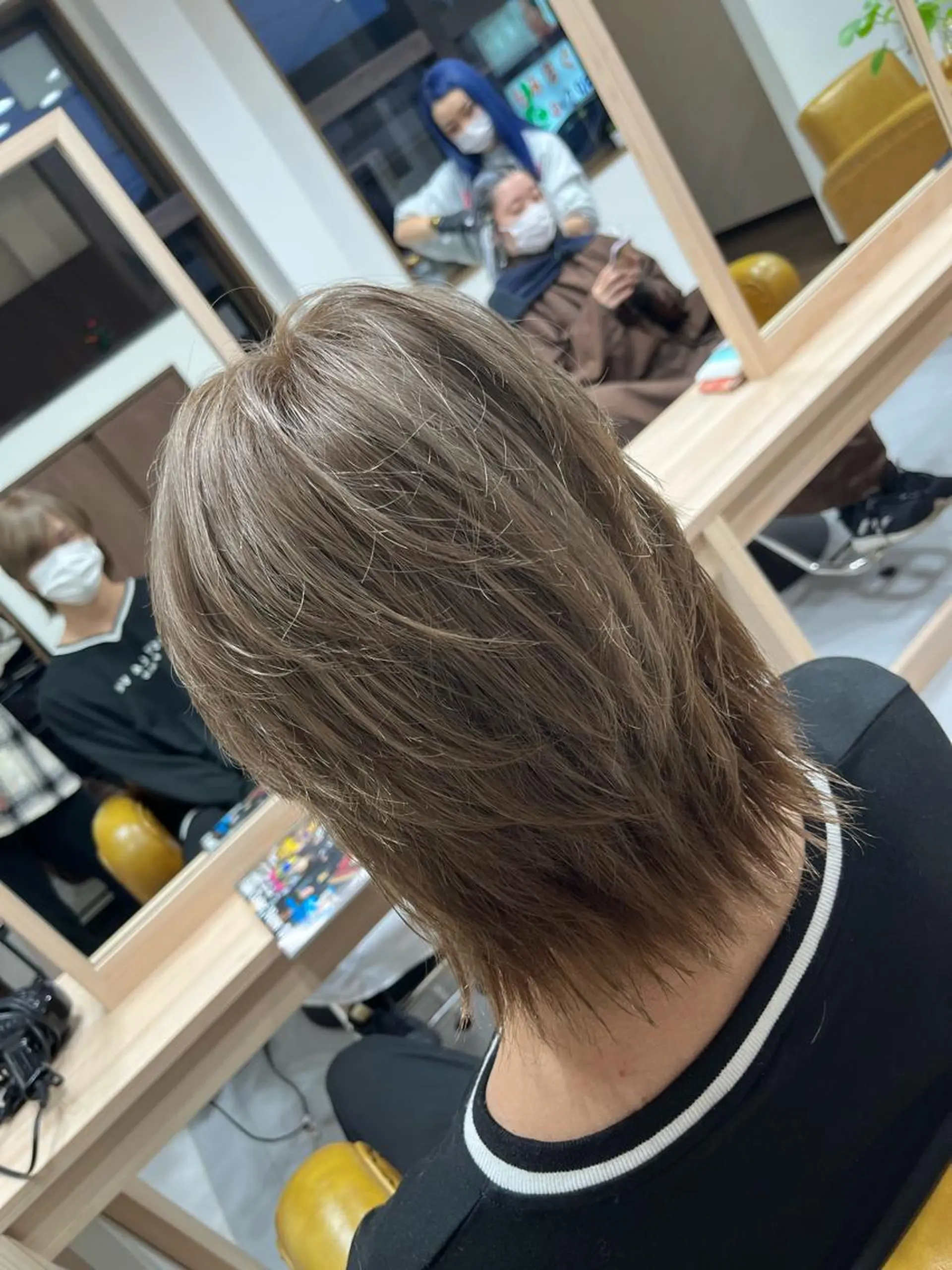 ミディアム カラー メンズ ベージュカラー カット ヘアカラー 峯 渉人のヘアスタイル